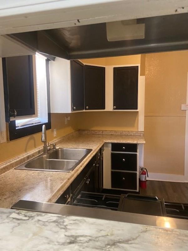 214 S Hackberry Ave, Luling, TX 78648