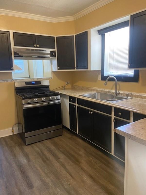 214 S Hackberry Ave, Luling, TX 78648