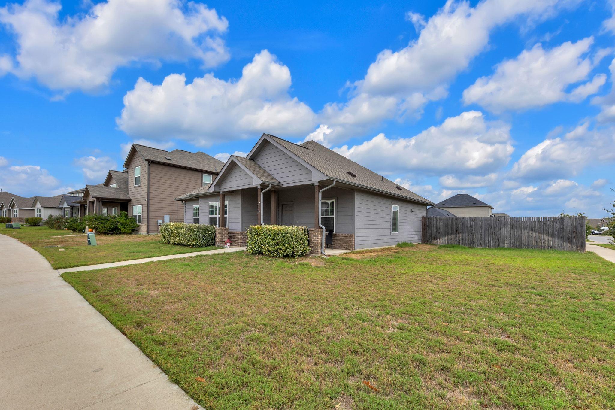218 Oldbridge Dr, Hutto, TX 78634