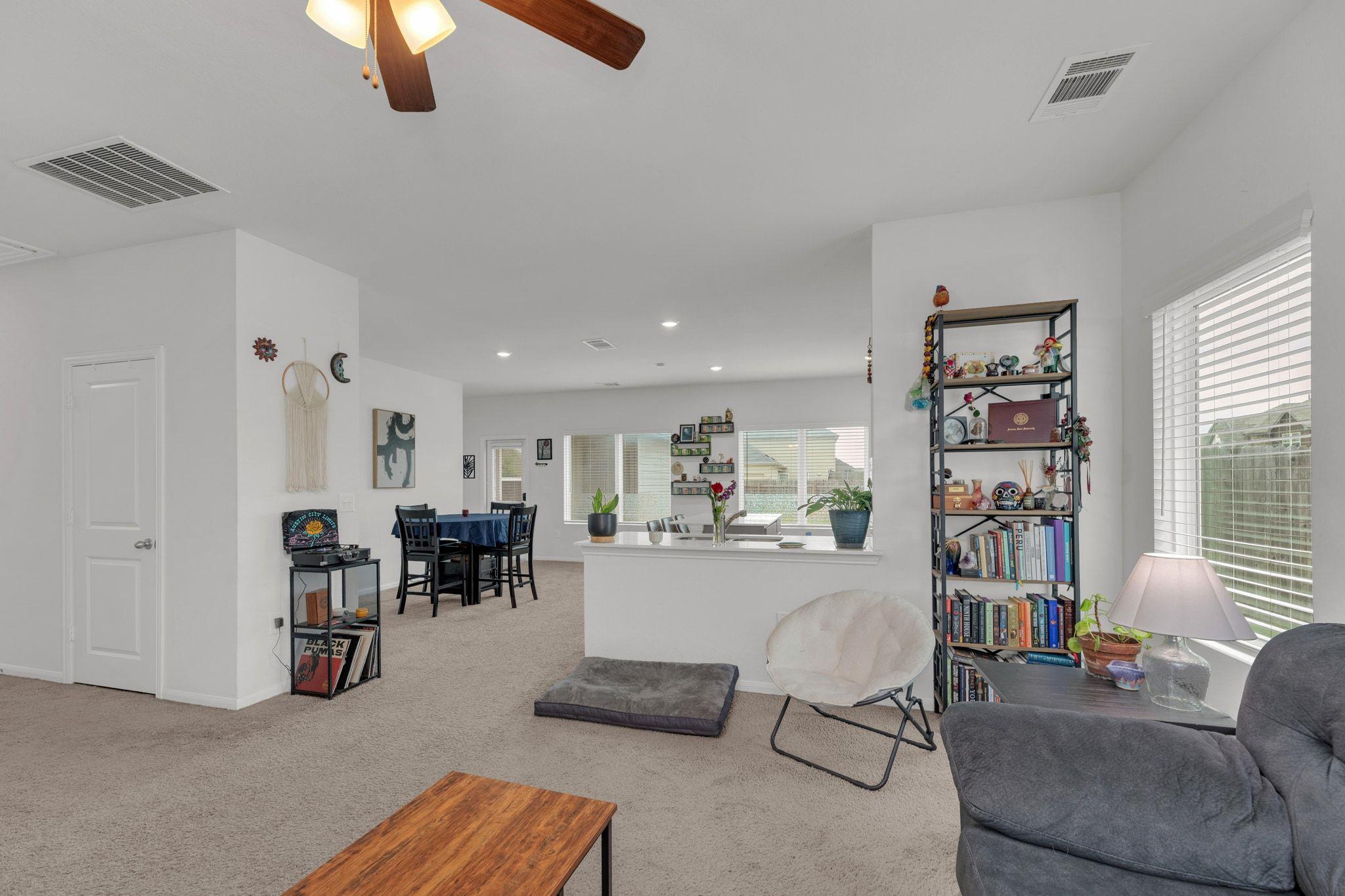 218 Oldbridge Dr, Hutto, TX 78634