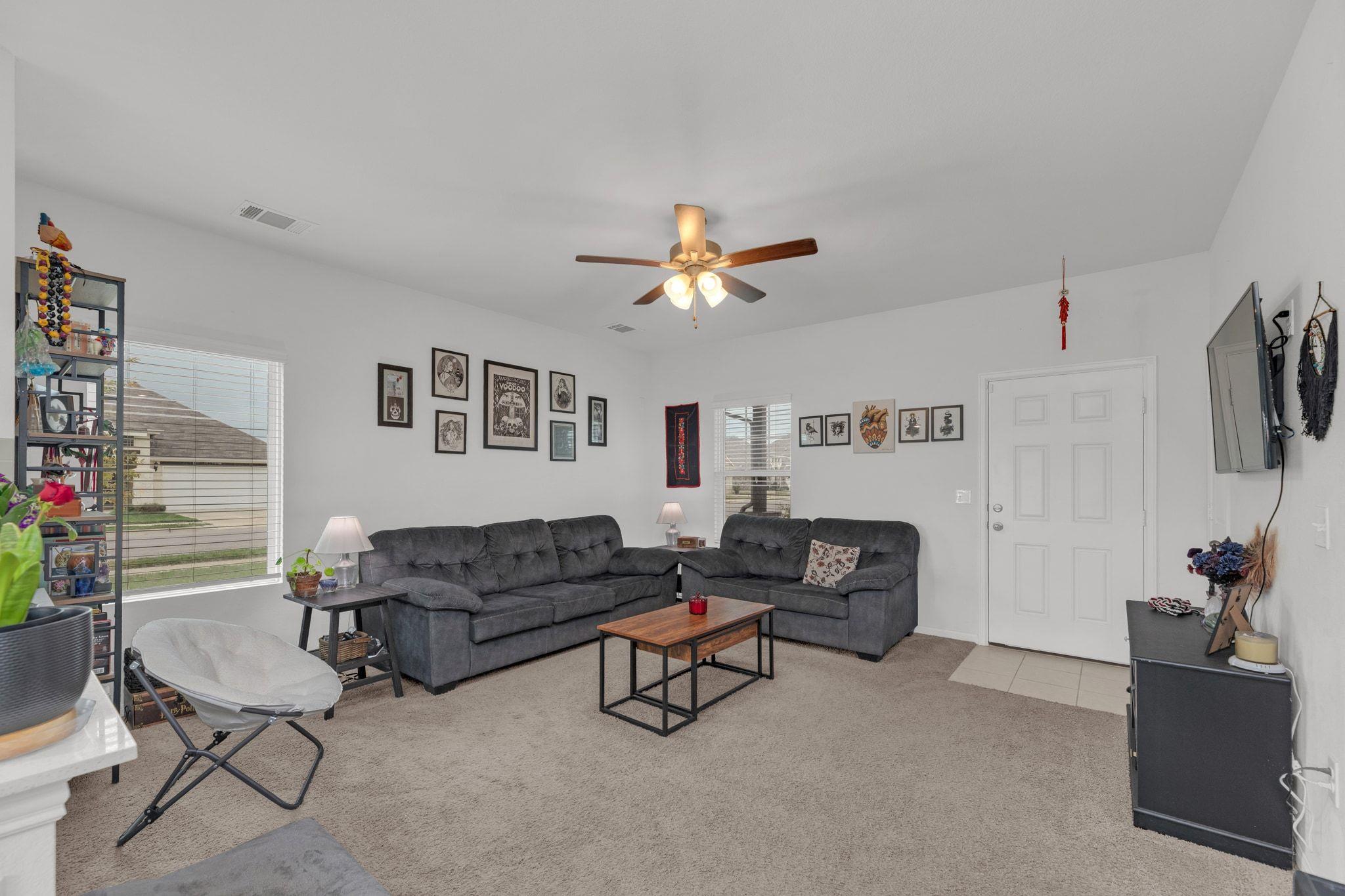 218 Oldbridge Dr, Hutto, TX 78634