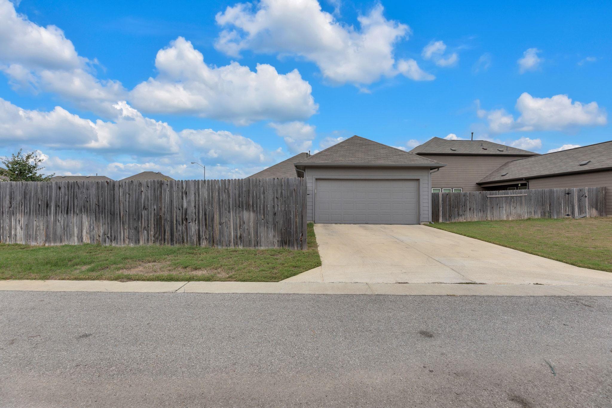 218 Oldbridge Dr, Hutto, TX 78634