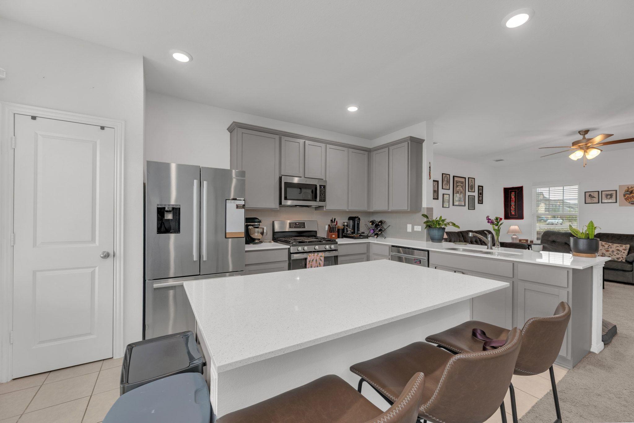 218 Oldbridge Dr, Hutto, TX 78634