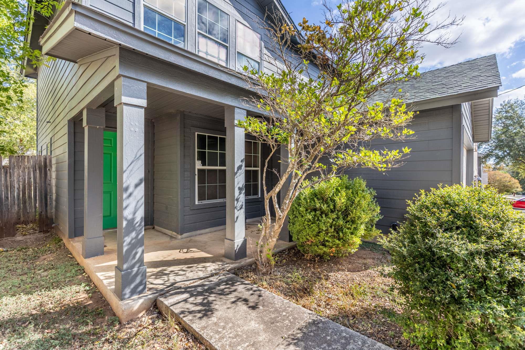 1422 Meadow Pkwy, San Marcos, TX 78666