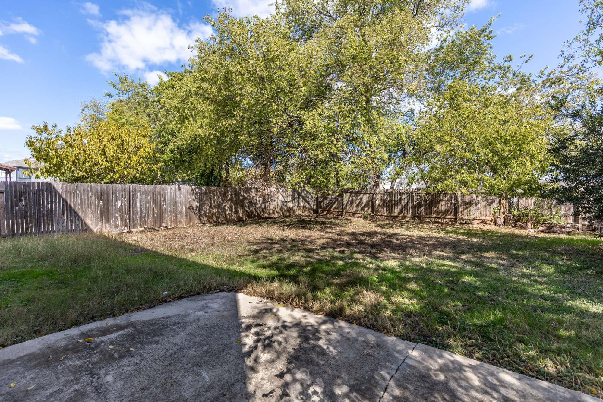 1422 Meadow Pkwy, San Marcos, TX 78666