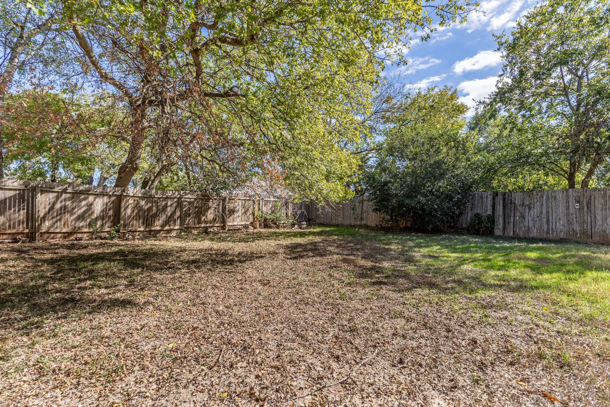 1422 Meadow Pkwy, San Marcos, TX 78666