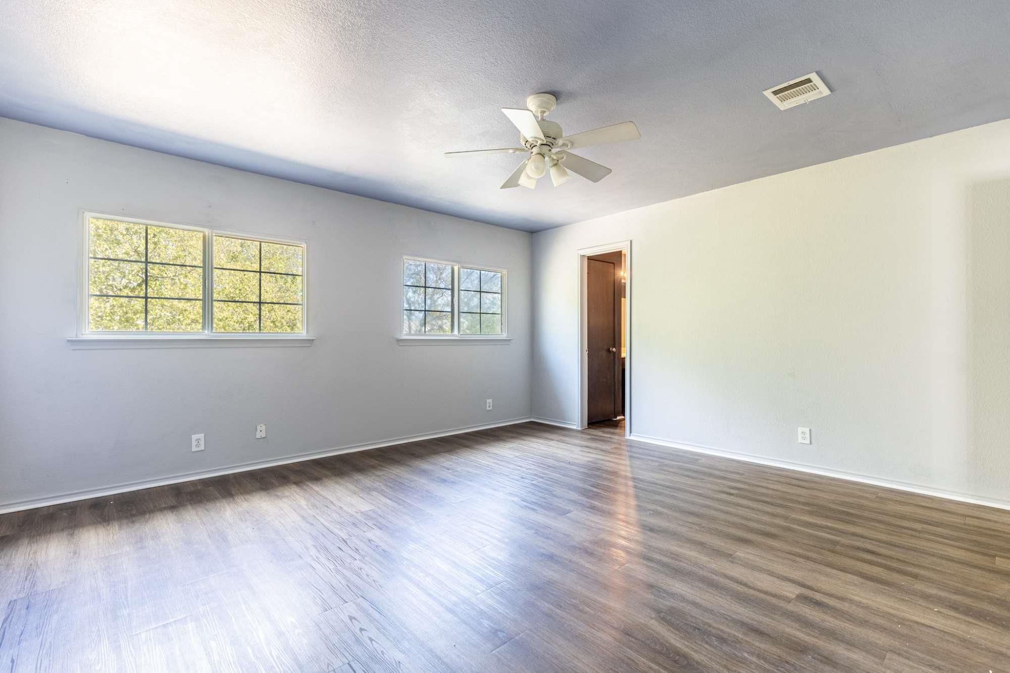 1422 Meadow Pkwy, San Marcos, TX 78666