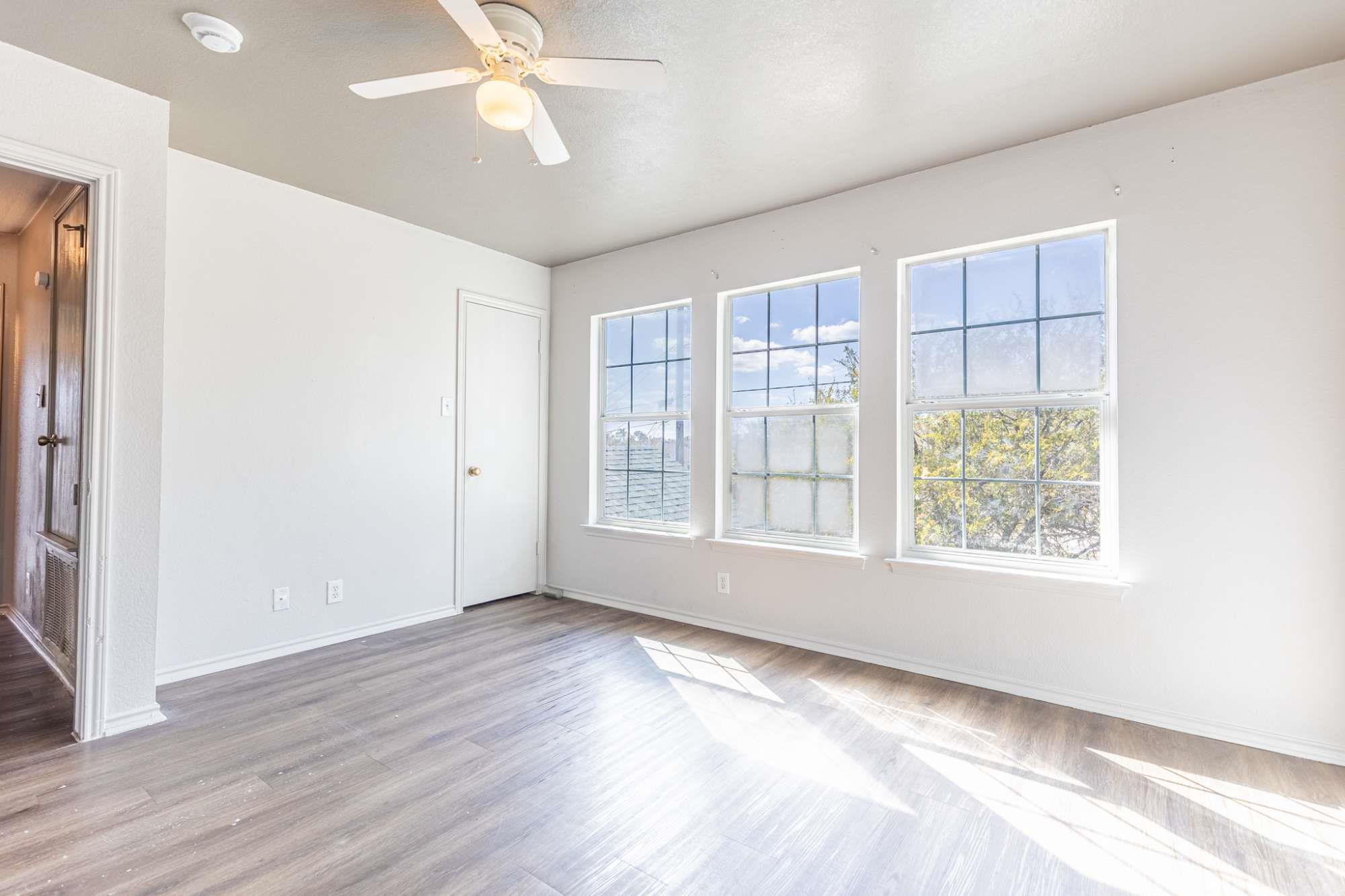 1422 Meadow Pkwy, San Marcos, TX 78666