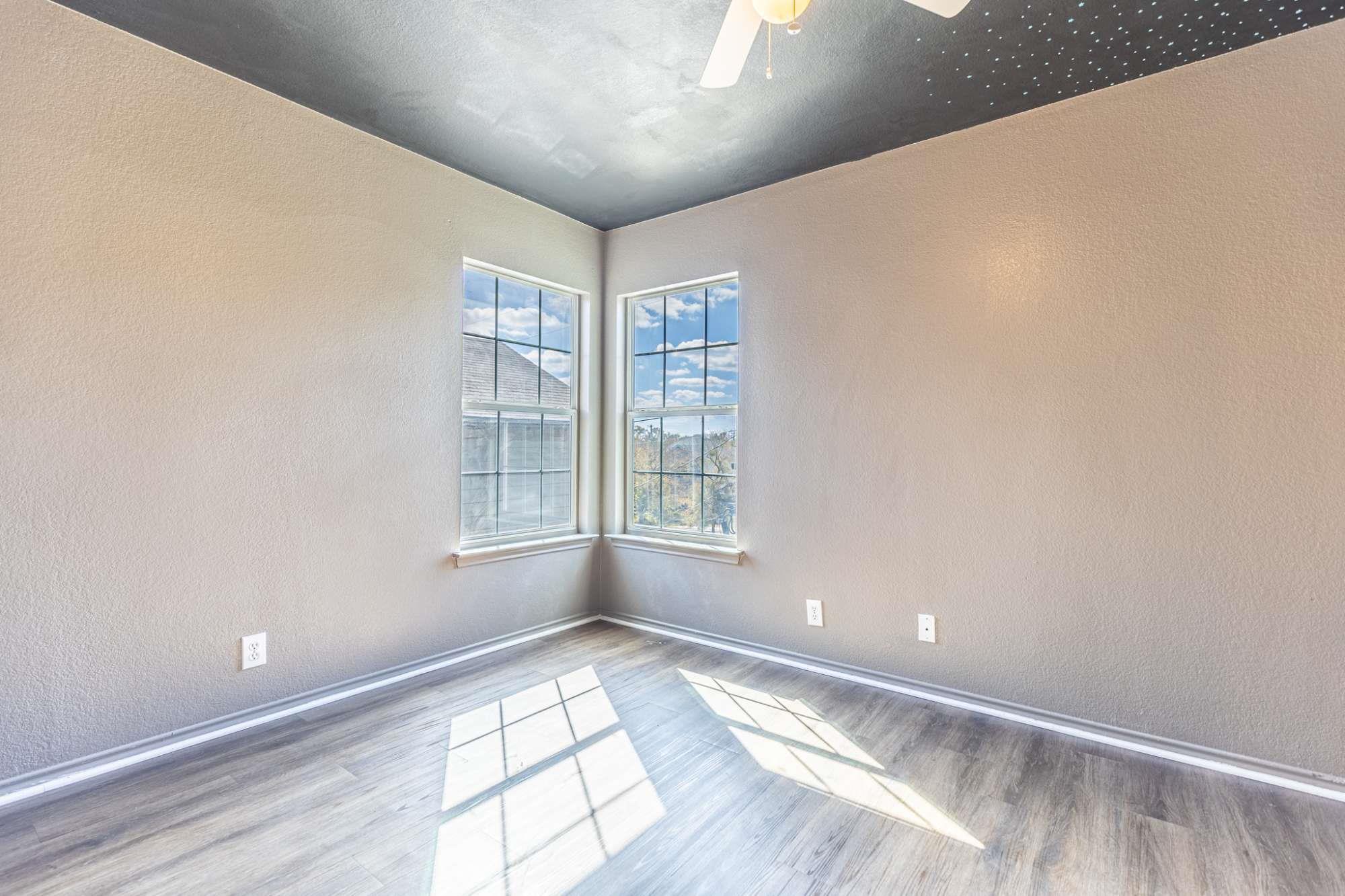 1422 Meadow Pkwy, San Marcos, TX 78666