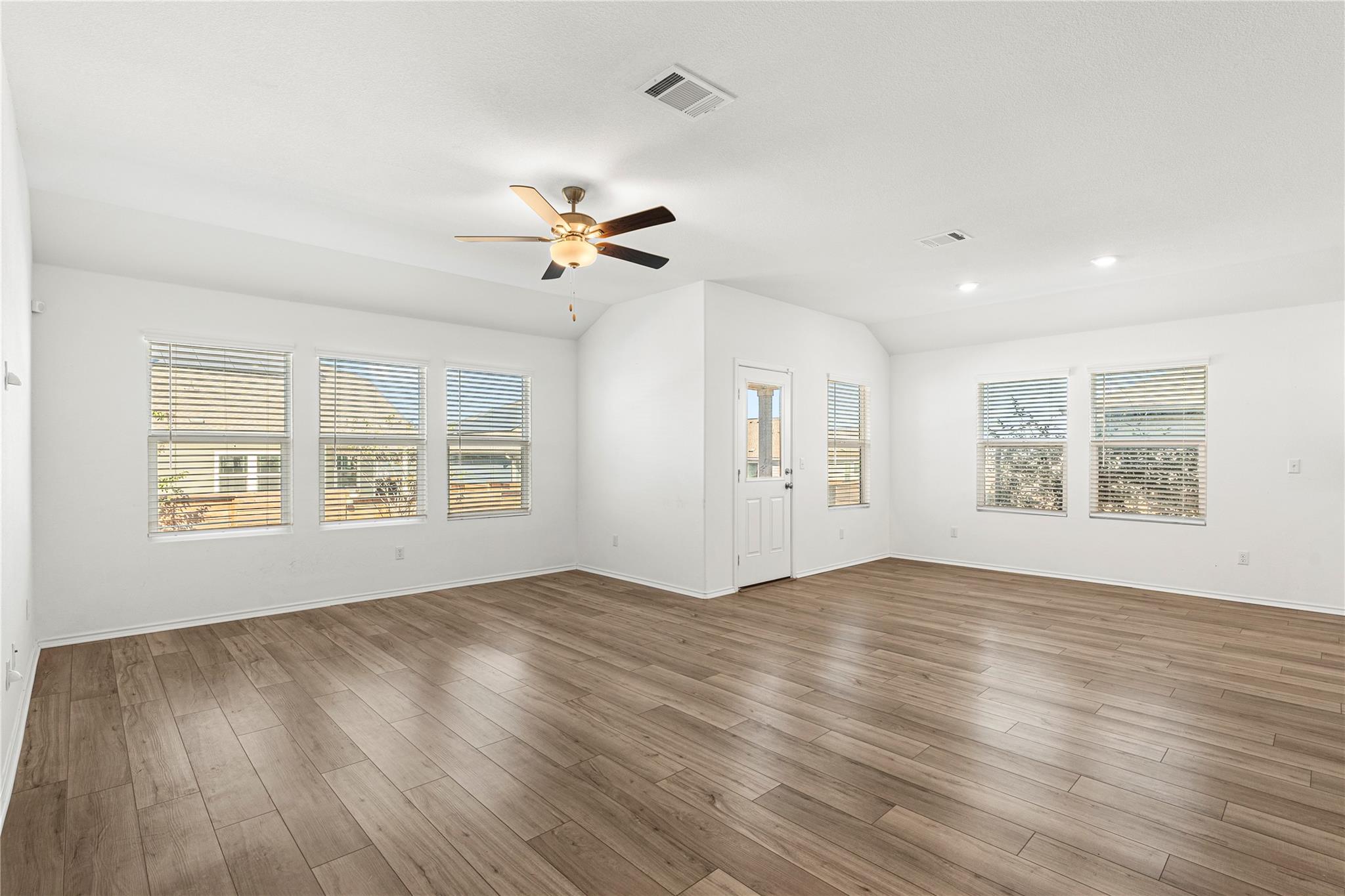 150 Santiago, Kyle, TX 78640