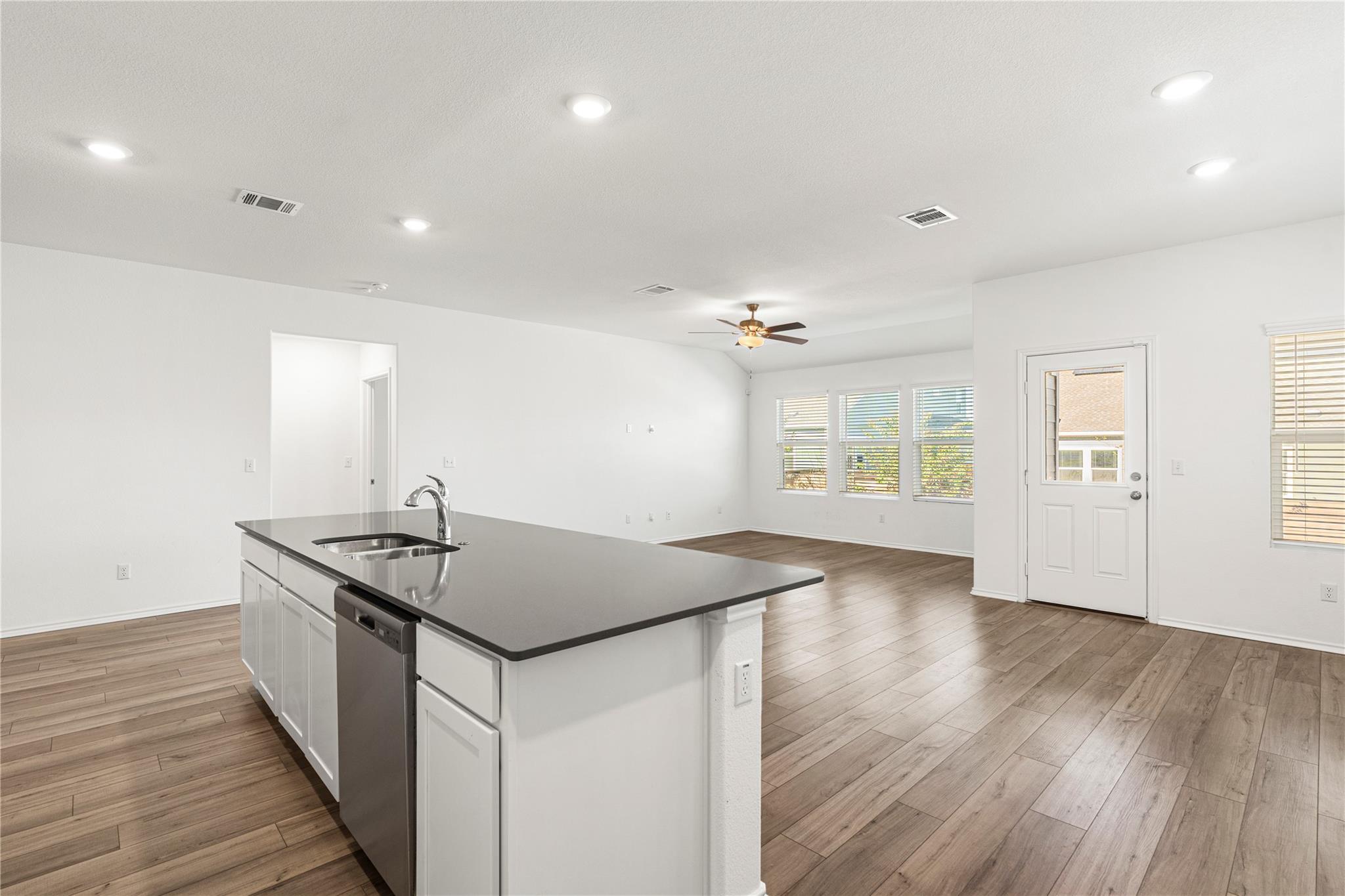 150 Santiago, Kyle, TX 78640