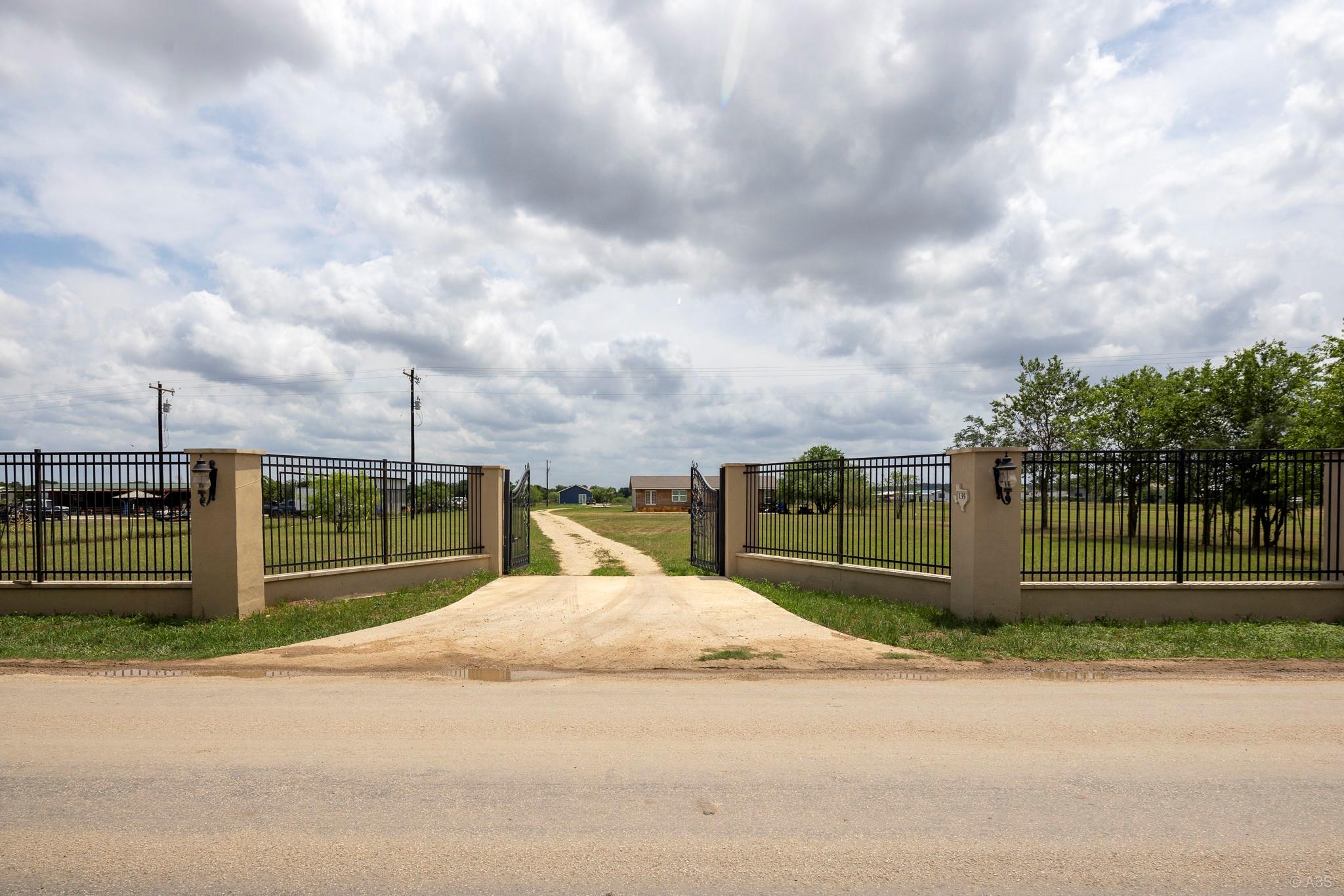 135 Wilbarger Bend Rd, Bastrop, TX 78602