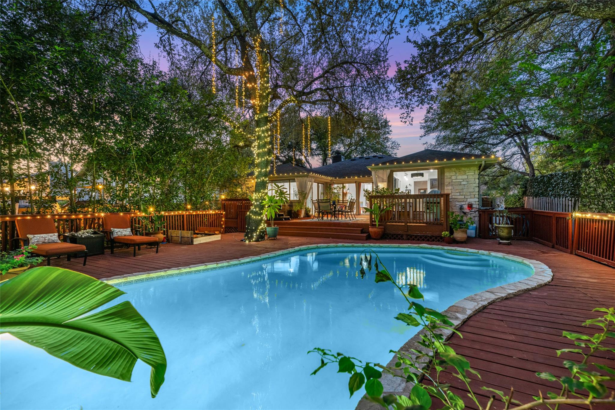 106 Sailmaster St, Lakeway, TX 78734