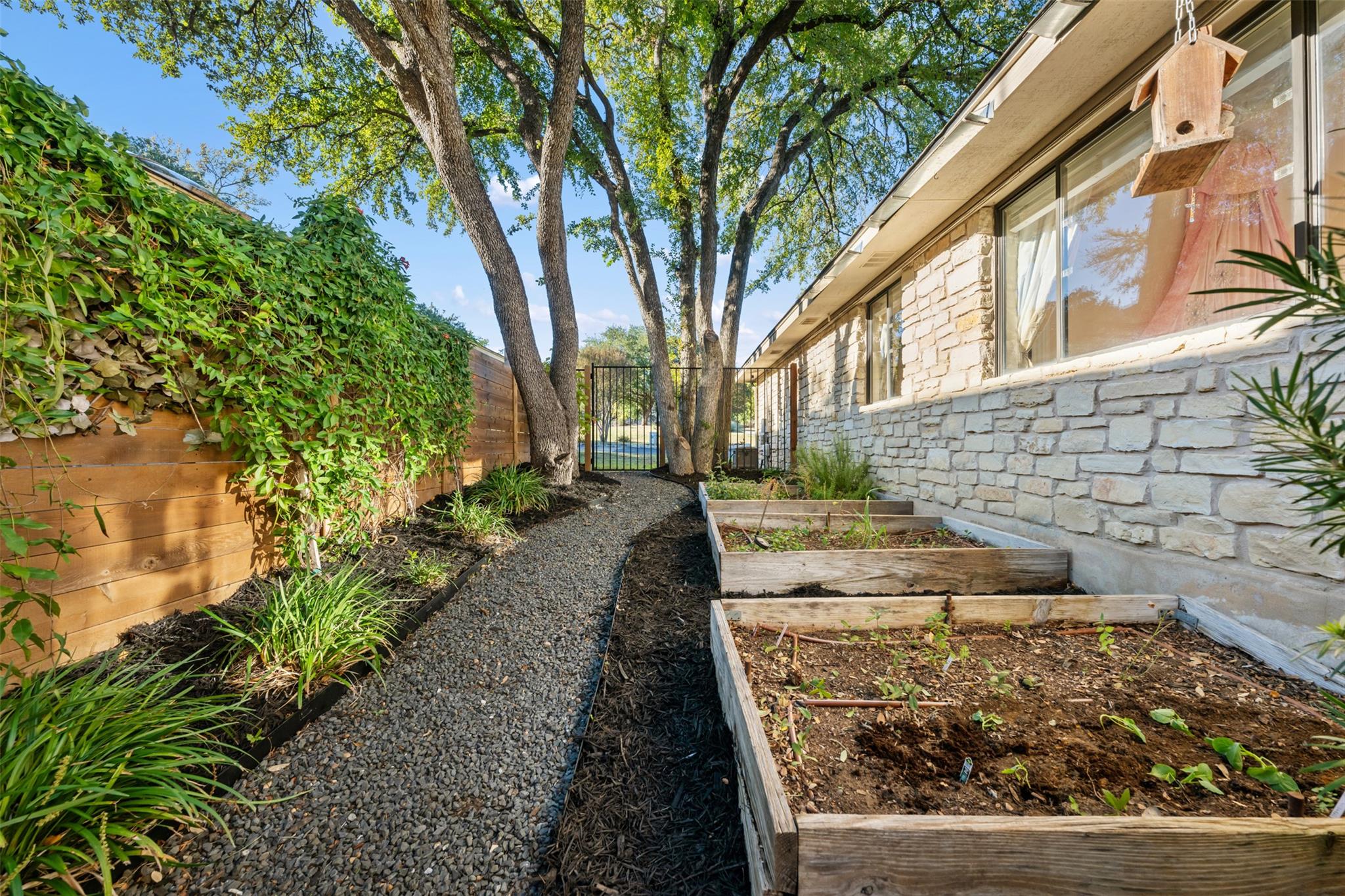 106 Sailmaster St, Lakeway, TX 78734