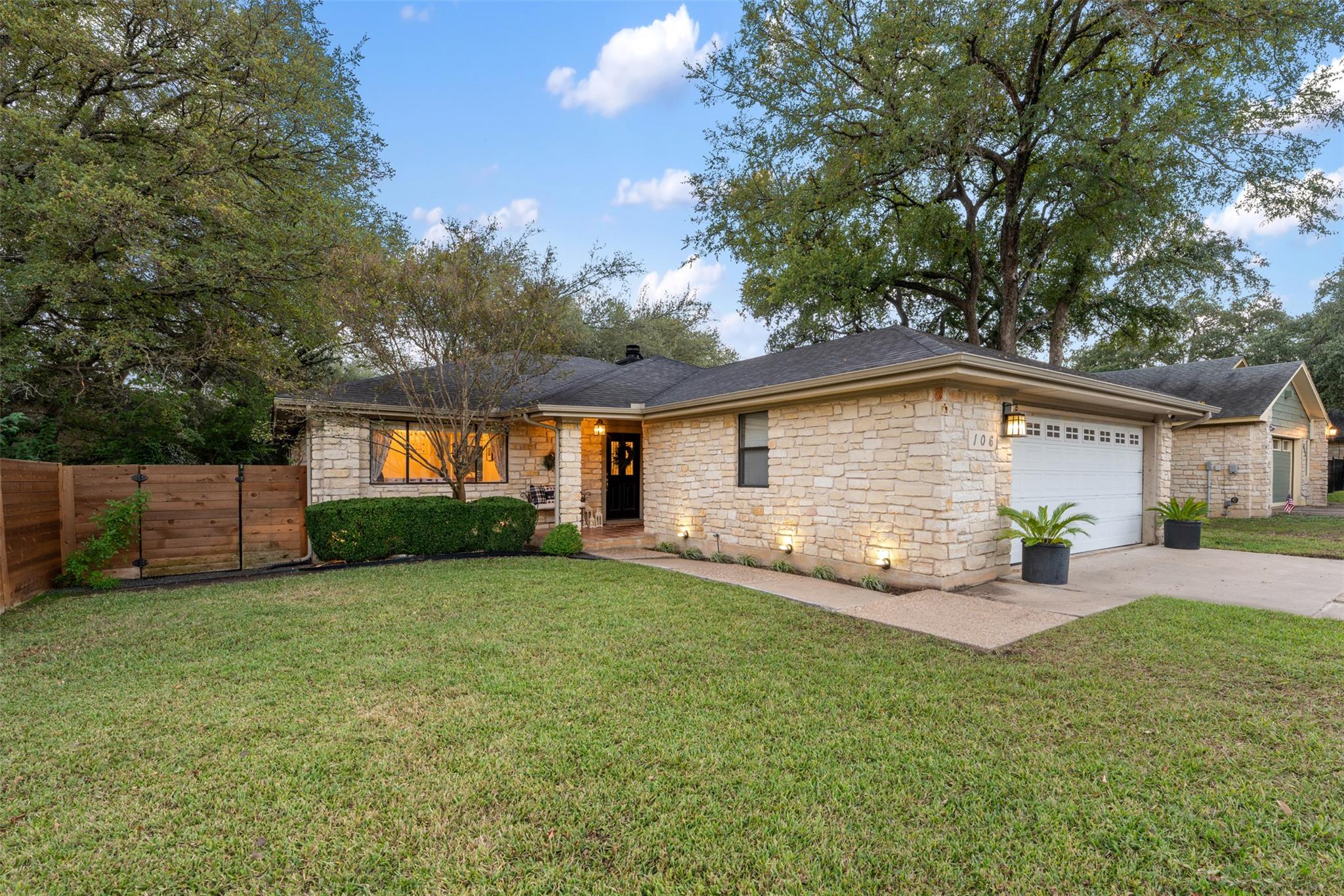 106 Sailmaster St, Lakeway, TX 78734
