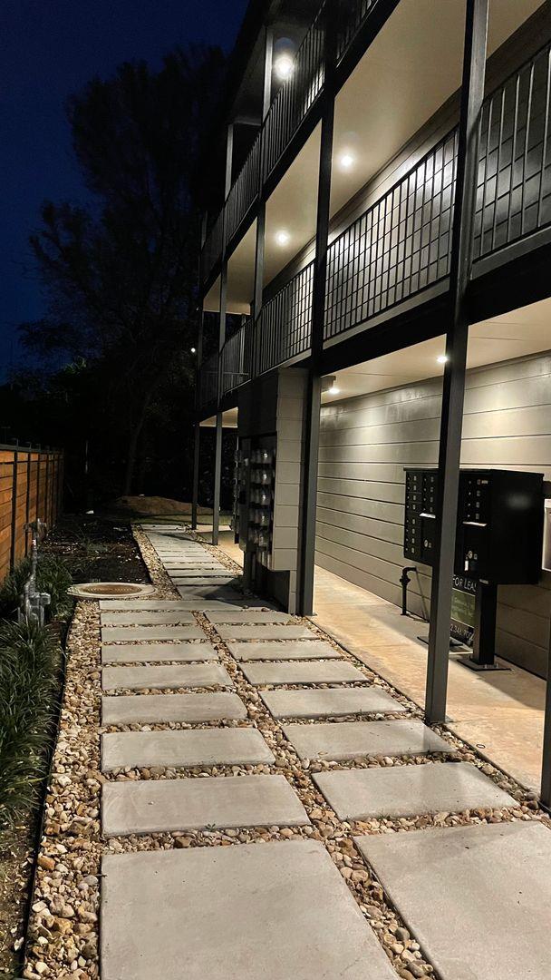 615 Upson St # 106, Austin, TX 78703