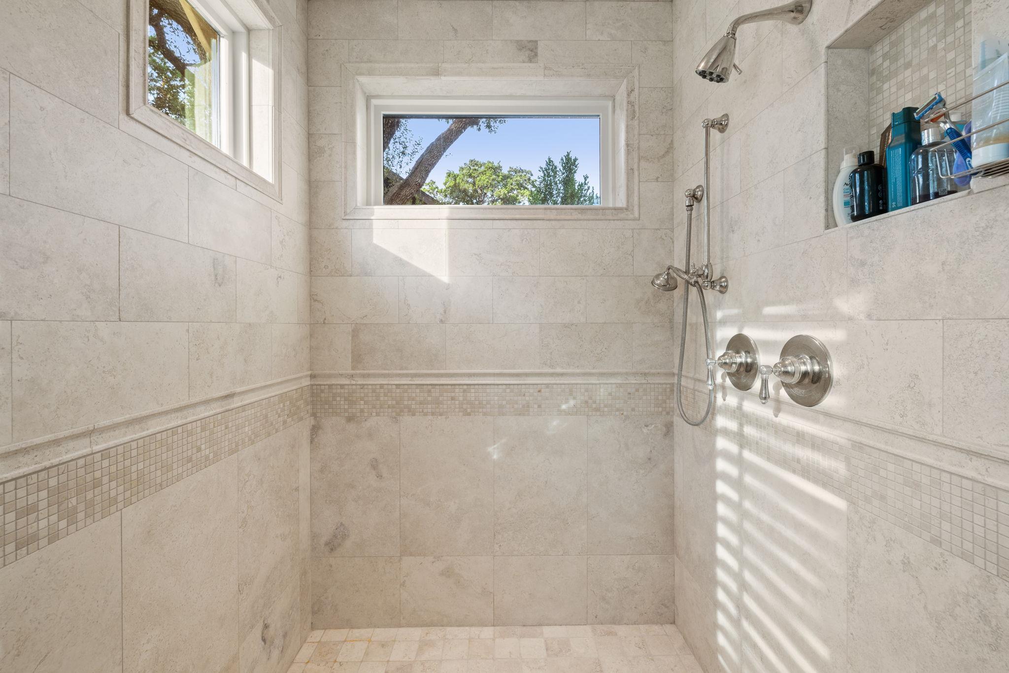 1909 Knights Chance Ln, Spicewood, TX 78669