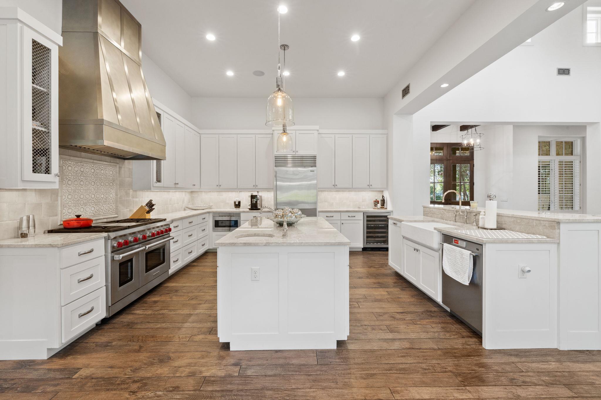 1909 Knights Chance Ln, Spicewood, TX 78669