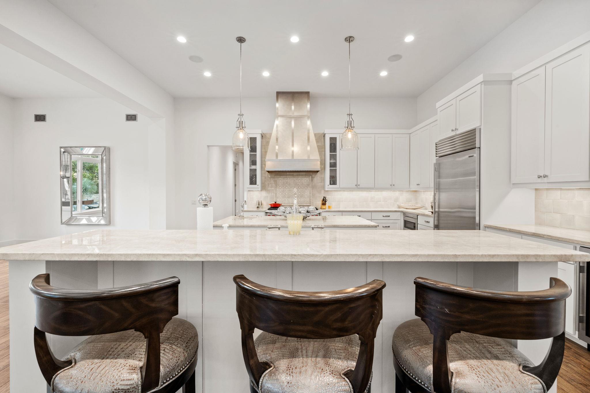 1909 Knights Chance Ln, Spicewood, TX 78669