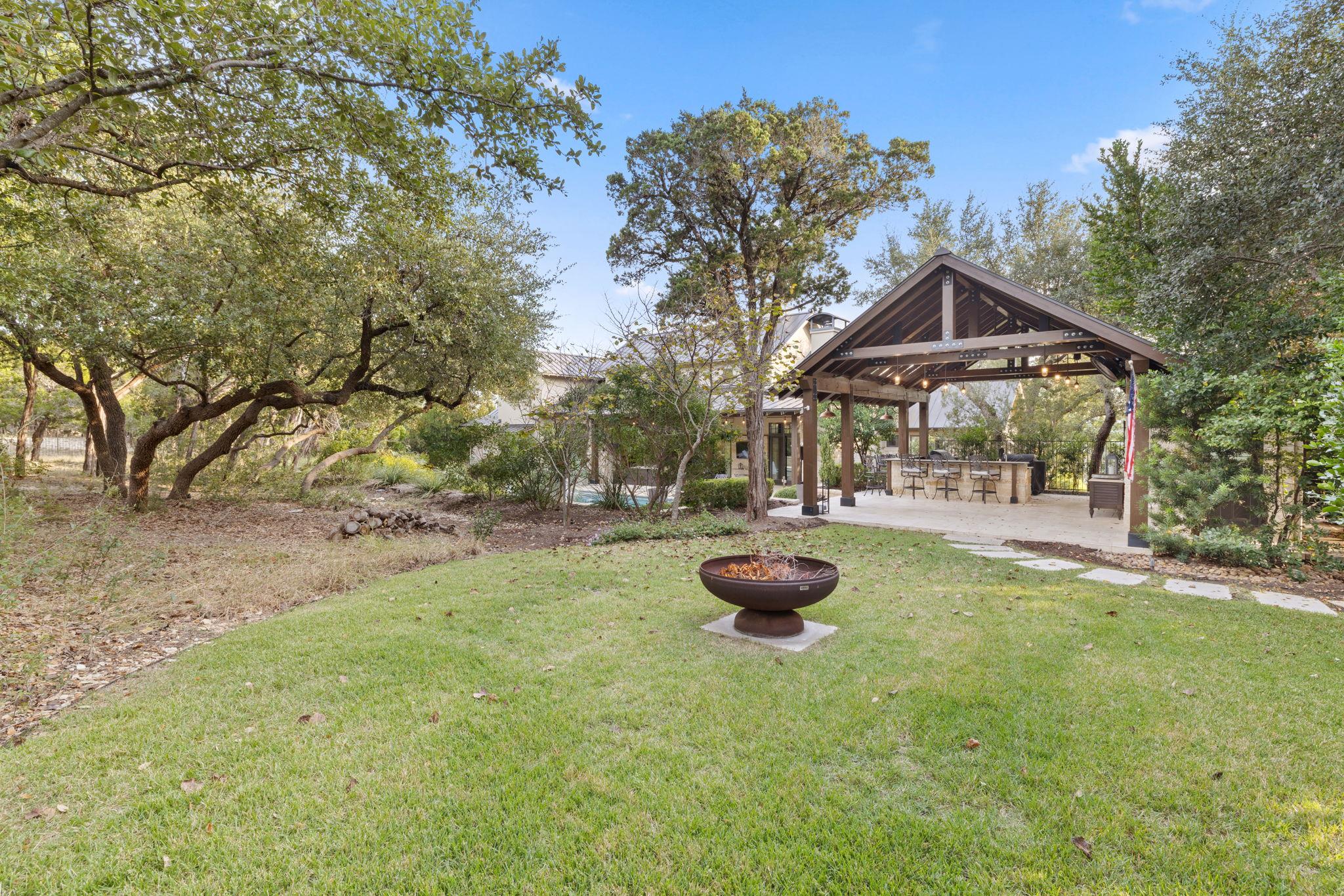 1909 Knights Chance Ln, Spicewood, TX 78669