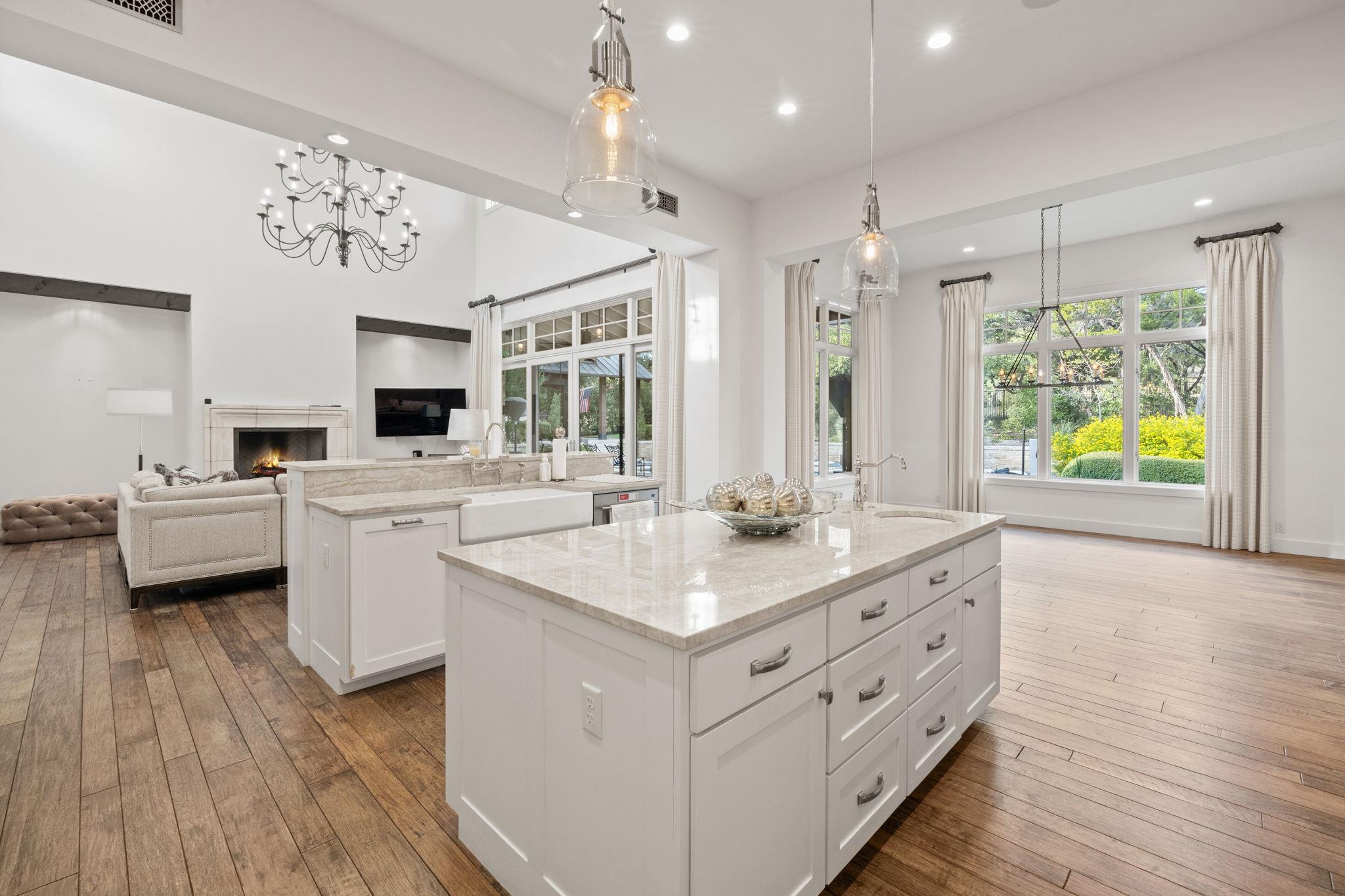 1909 Knights Chance Ln, Spicewood, TX 78669