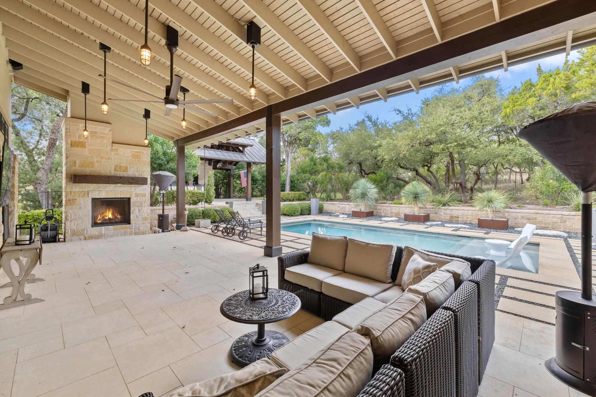 1909 Knights Chance Ln, Spicewood, TX 78669