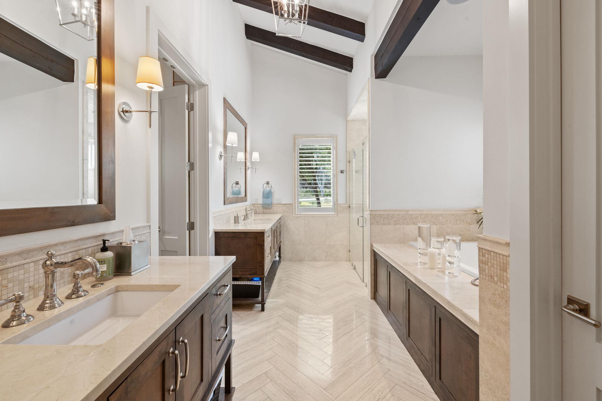 1909 Knights Chance Ln, Spicewood, TX 78669