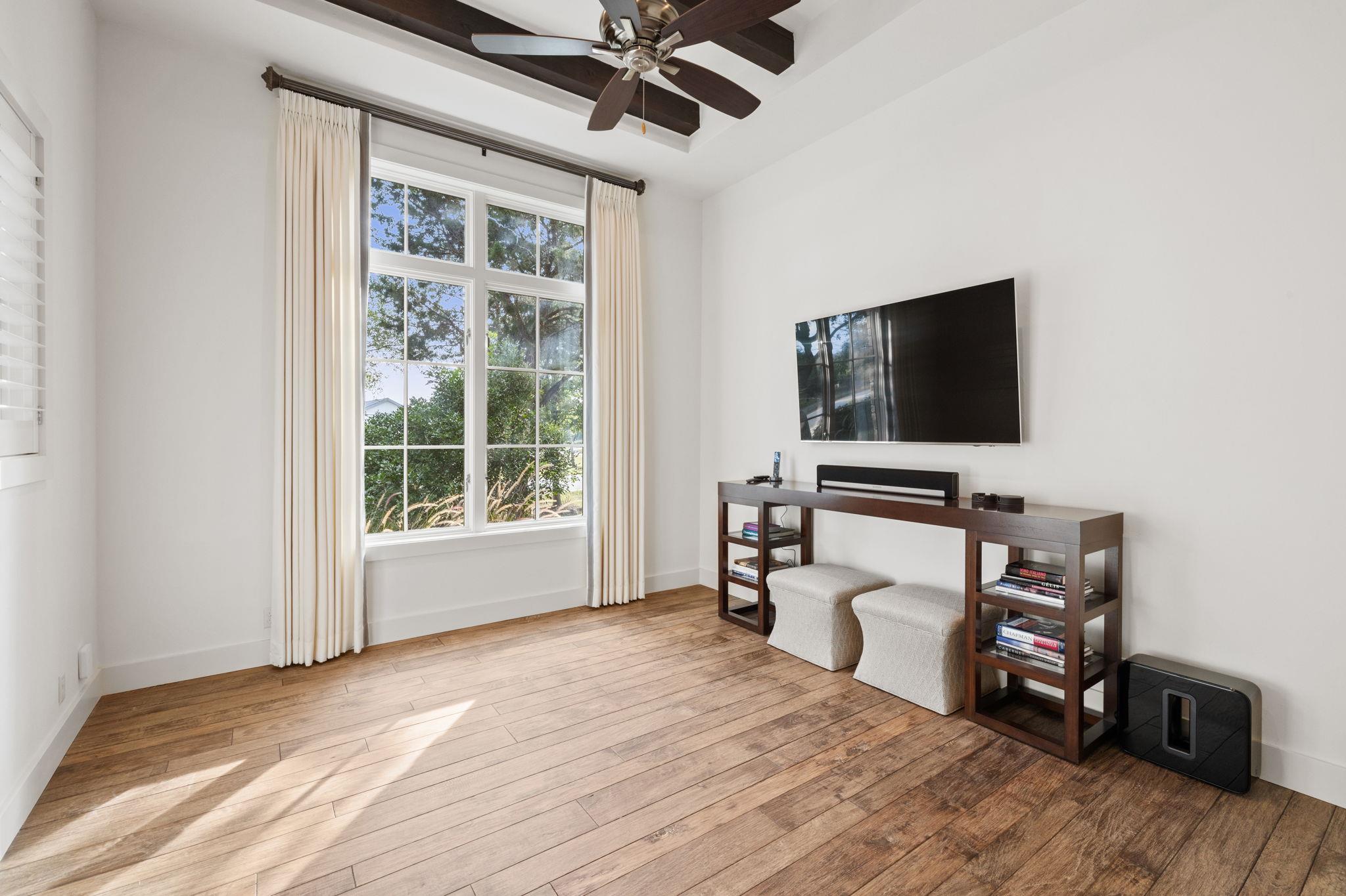 1909 Knights Chance Ln, Spicewood, TX 78669