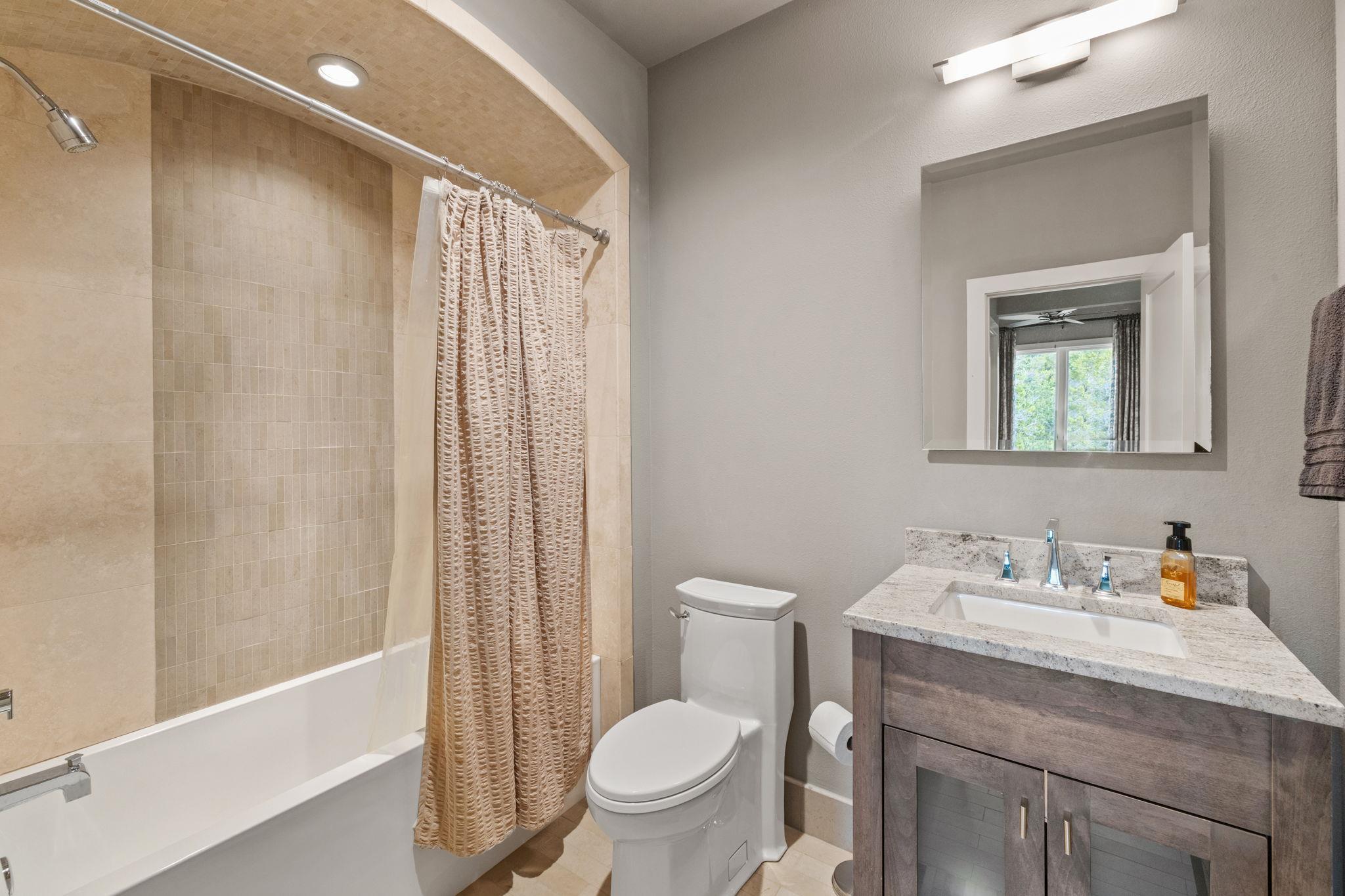 1909 Knights Chance Ln, Spicewood, TX 78669