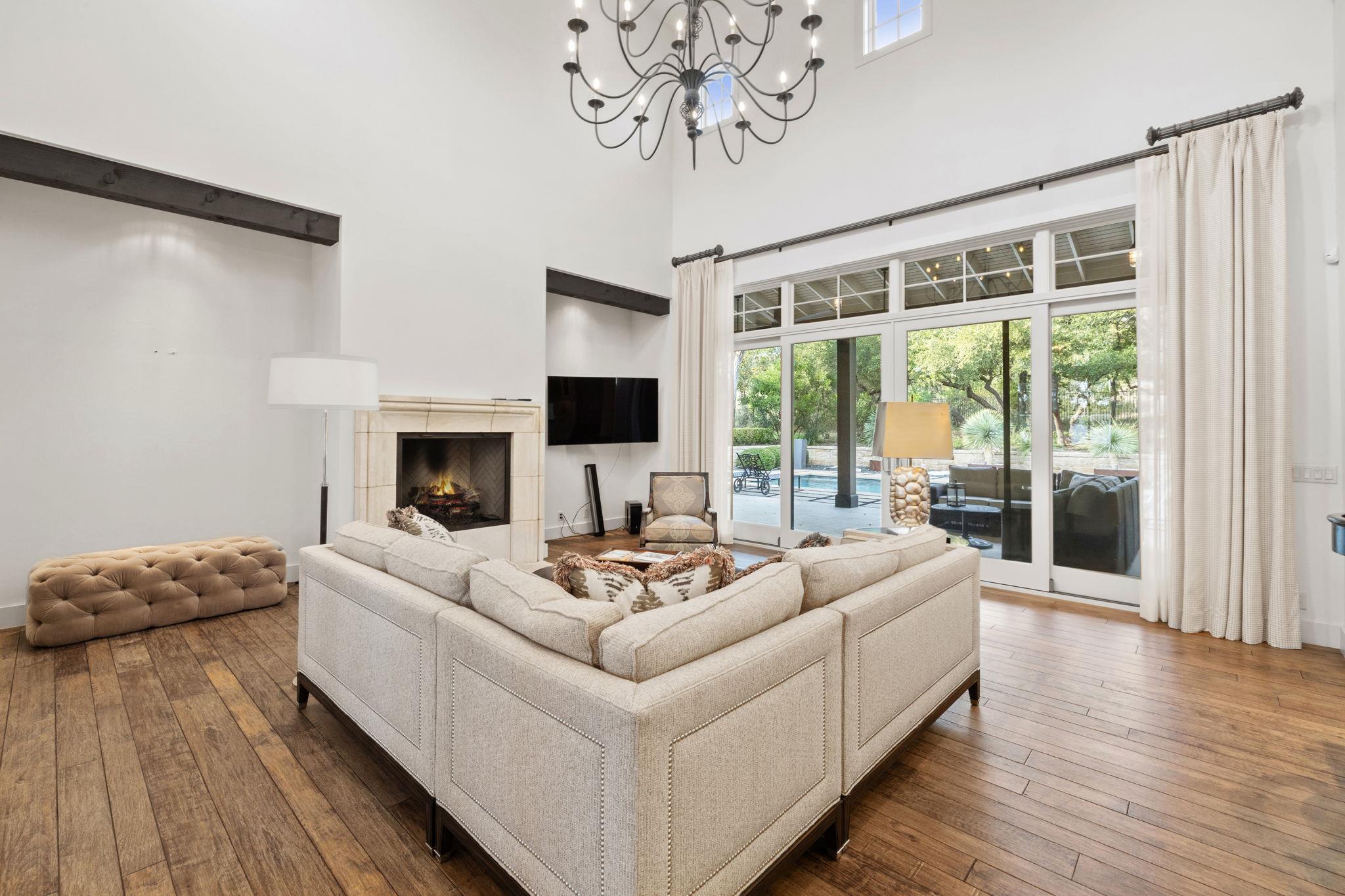 1909 Knights Chance Ln, Spicewood, TX 78669