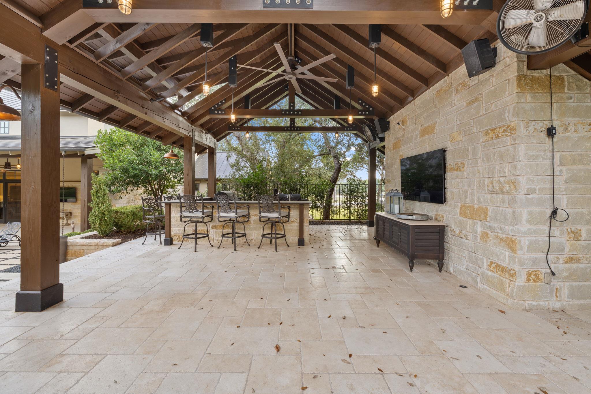 1909 Knights Chance Ln, Spicewood, TX 78669