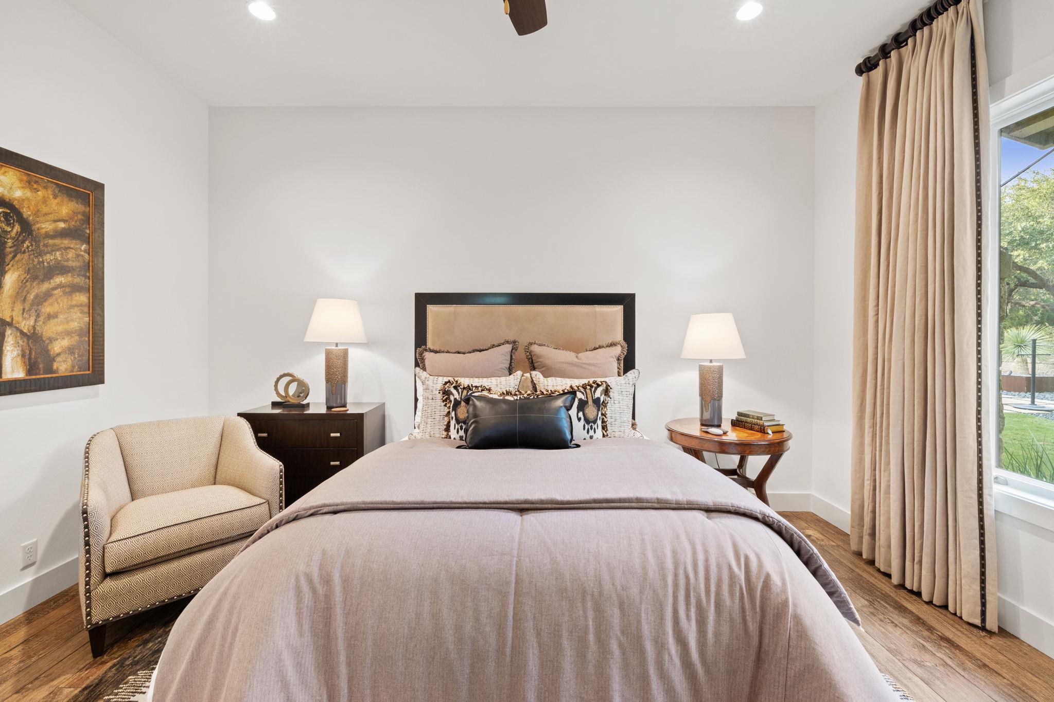 1909 Knights Chance Ln, Spicewood, TX 78669