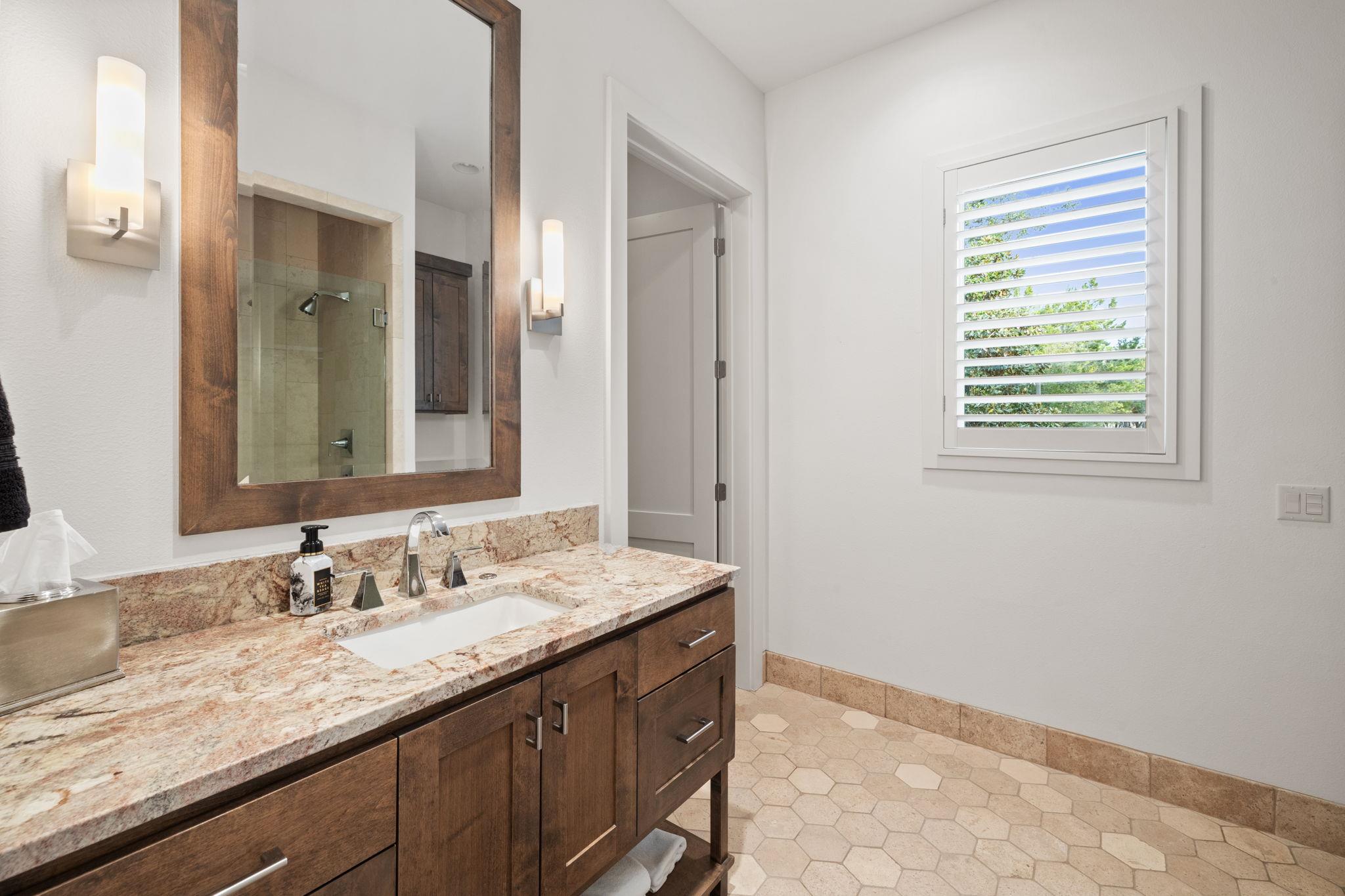 1909 Knights Chance Ln, Spicewood, TX 78669