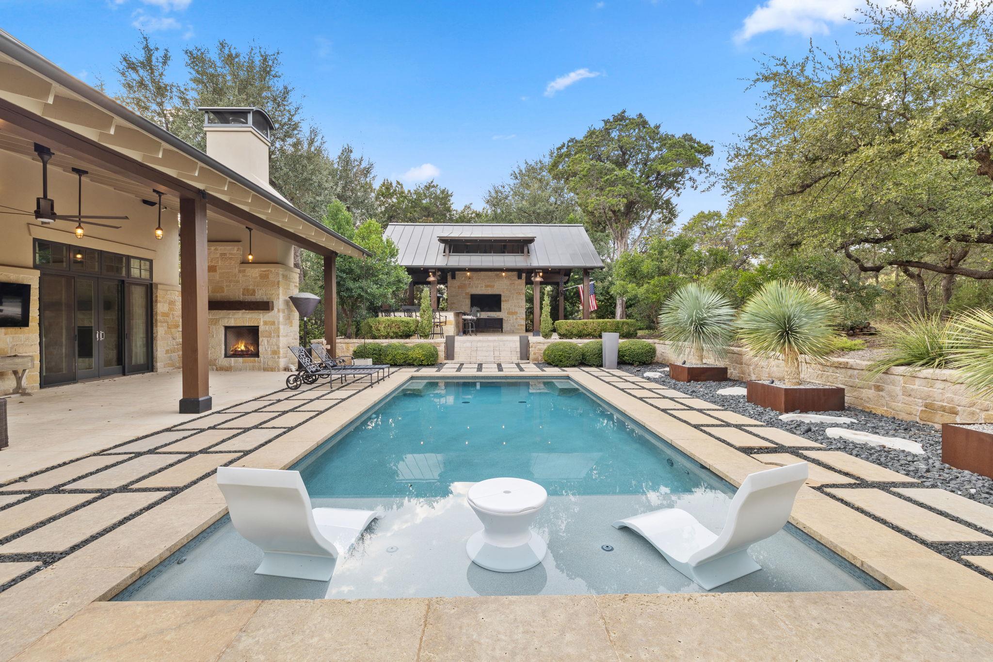 1909 Knights Chance Ln, Spicewood, TX 78669