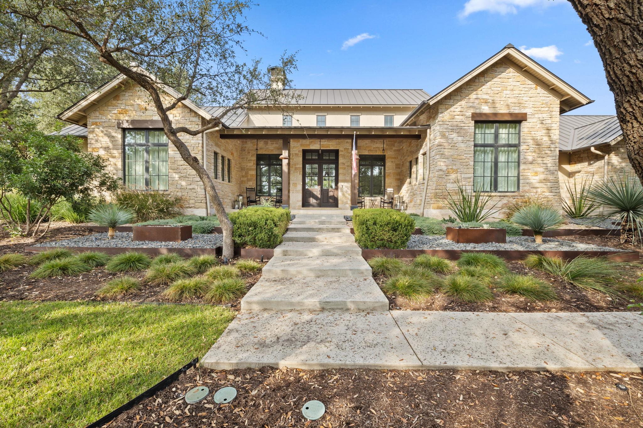 1909 Knights Chance Ln, Spicewood, TX 78669