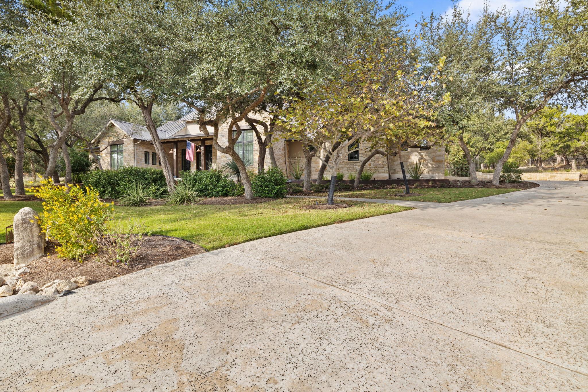 1909 Knights Chance Ln, Spicewood, TX 78669