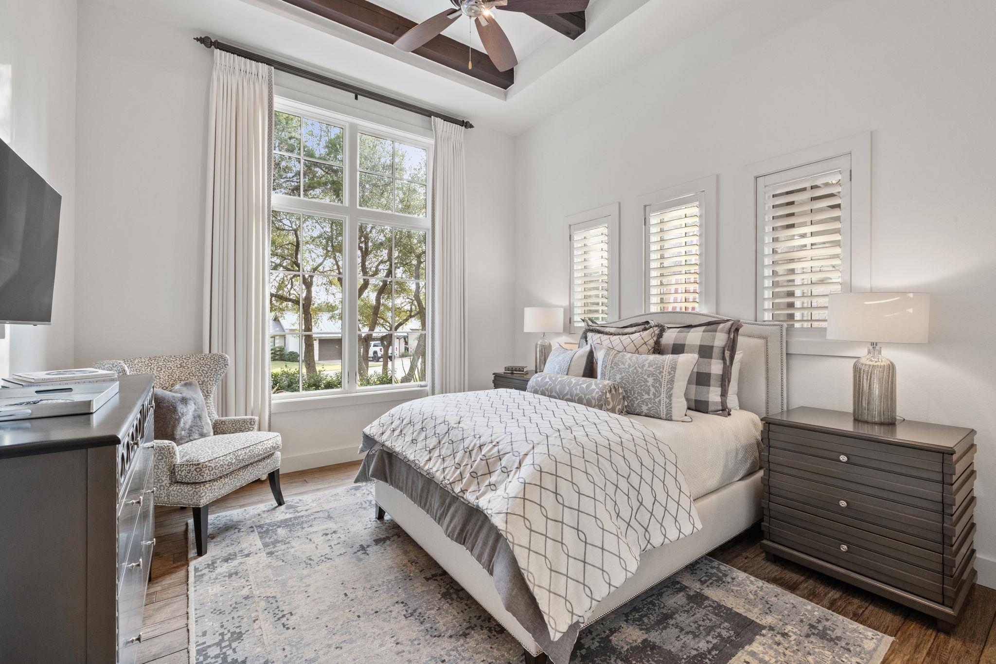 1909 Knights Chance Ln, Spicewood, TX 78669