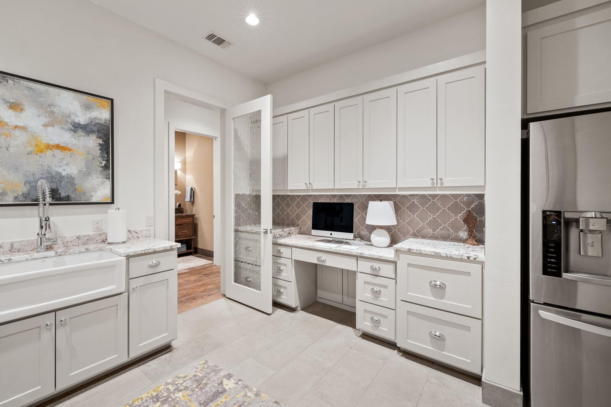 1909 Knights Chance Ln, Spicewood, TX 78669