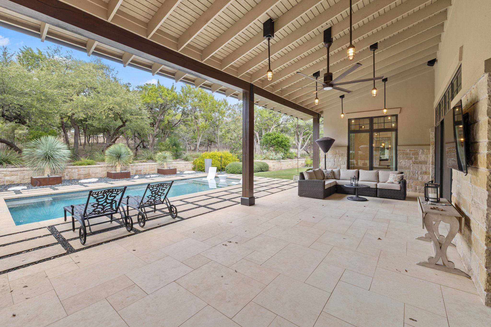 1909 Knights Chance Ln, Spicewood, TX 78669