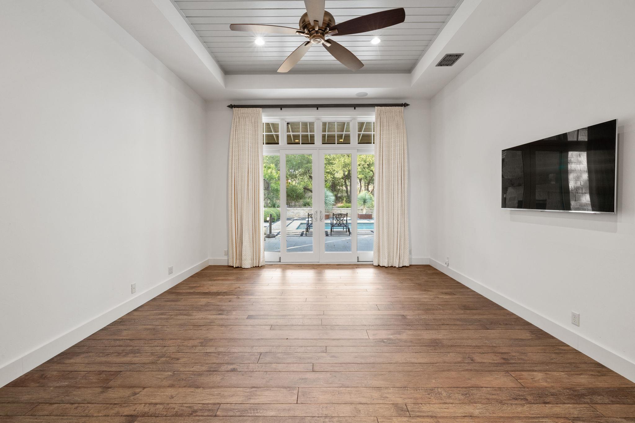 1909 Knights Chance Ln, Spicewood, TX 78669