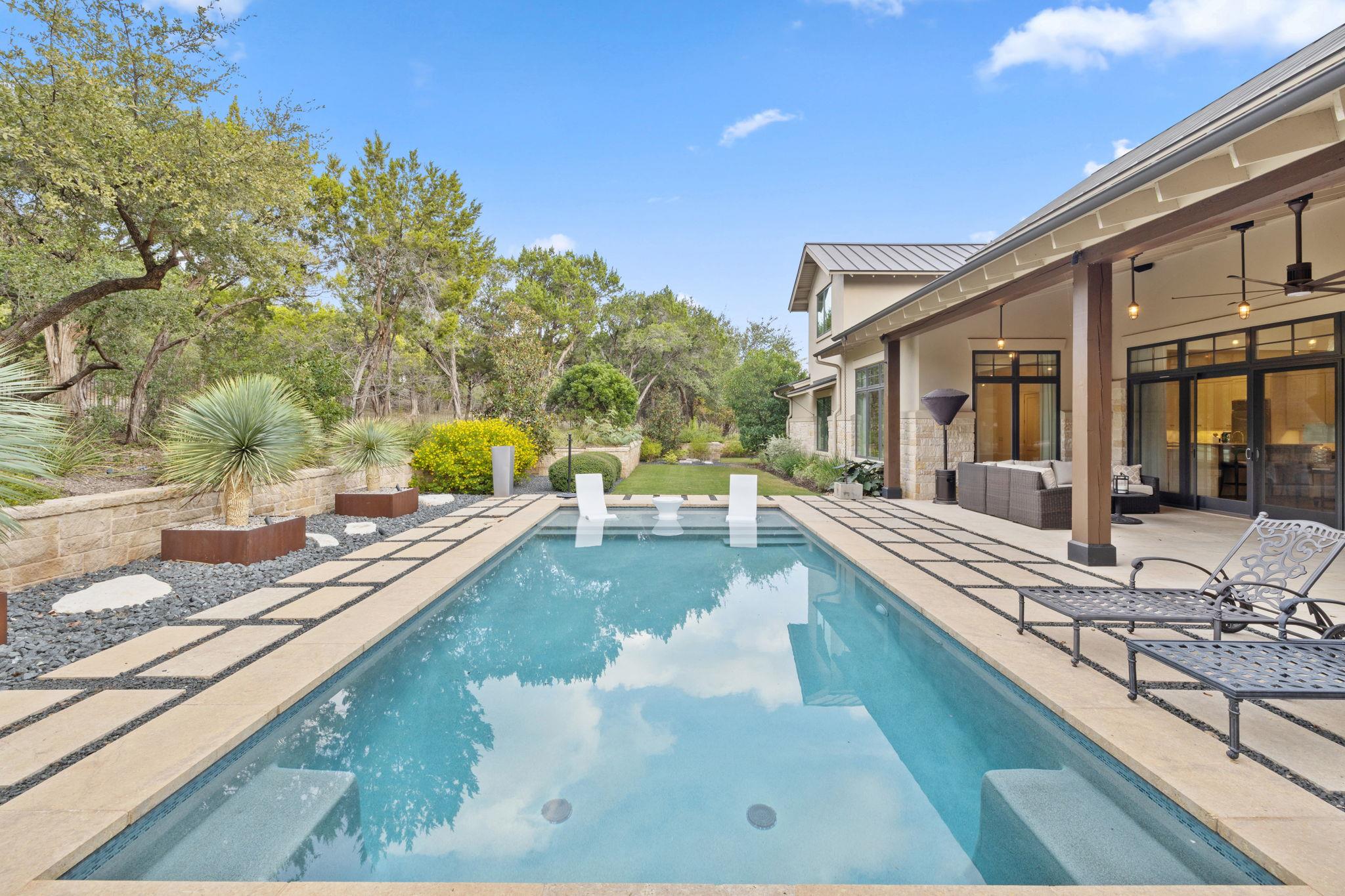 1909 Knights Chance Ln, Spicewood, TX 78669