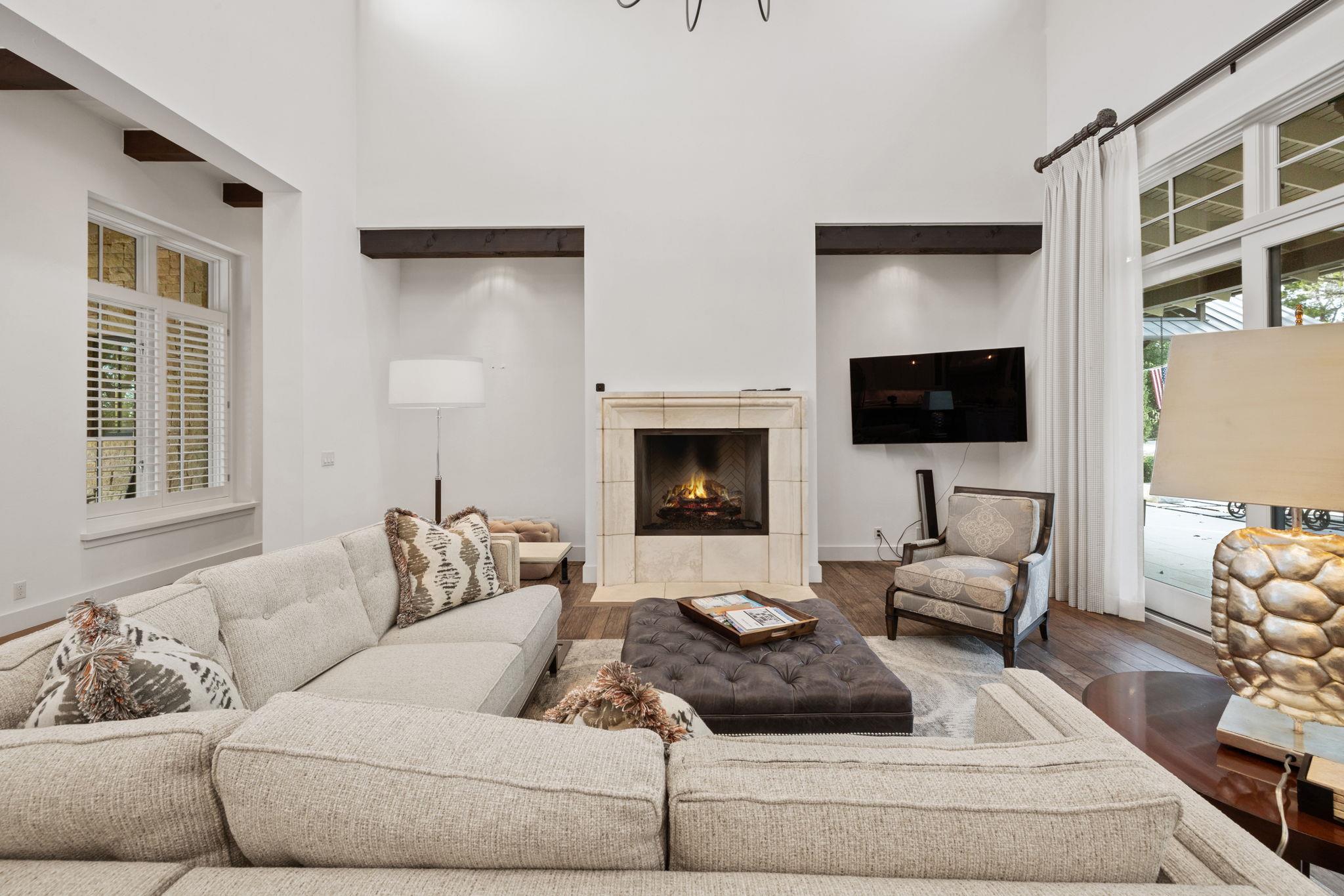 1909 Knights Chance Ln, Spicewood, TX 78669