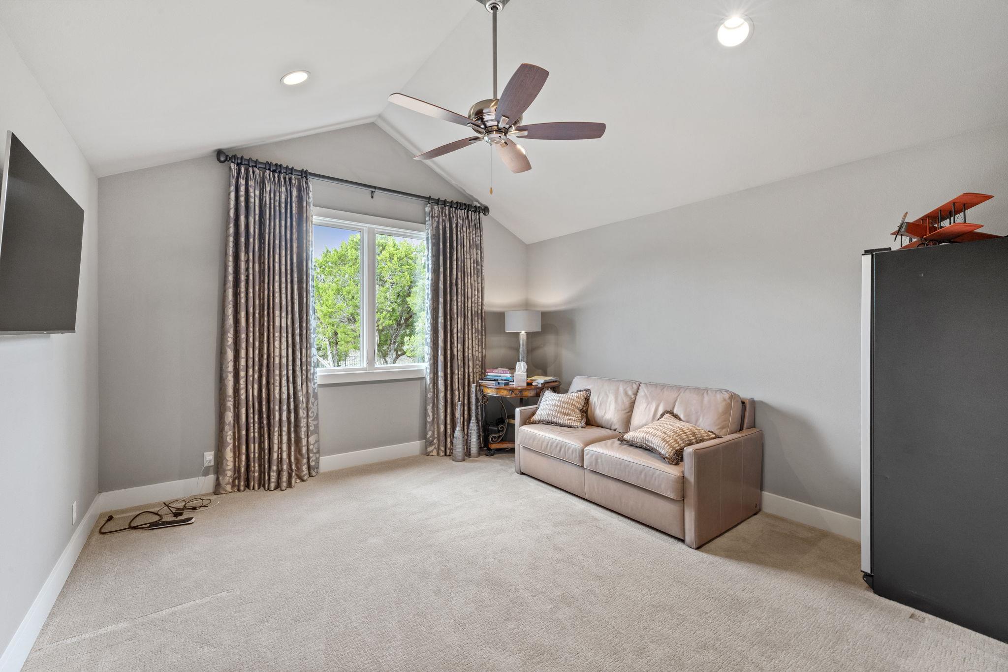 1909 Knights Chance Ln, Spicewood, TX 78669