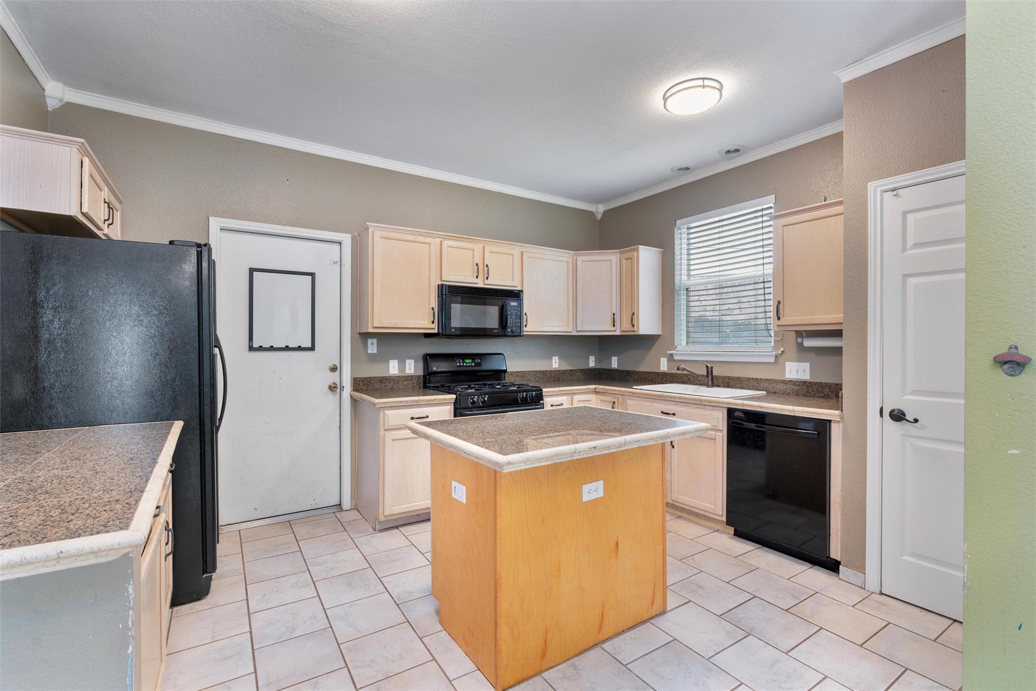 1002 Outpost Cv, Round Rock, TX 78665