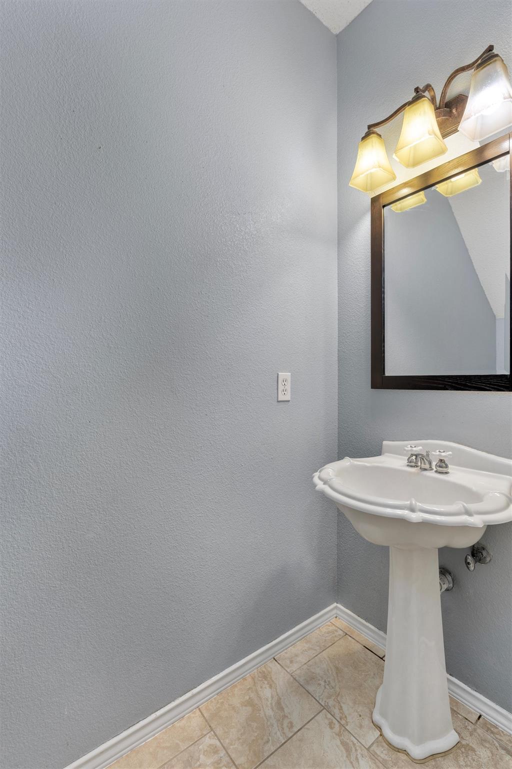 1002 Outpost Cv, Round Rock, TX 78665