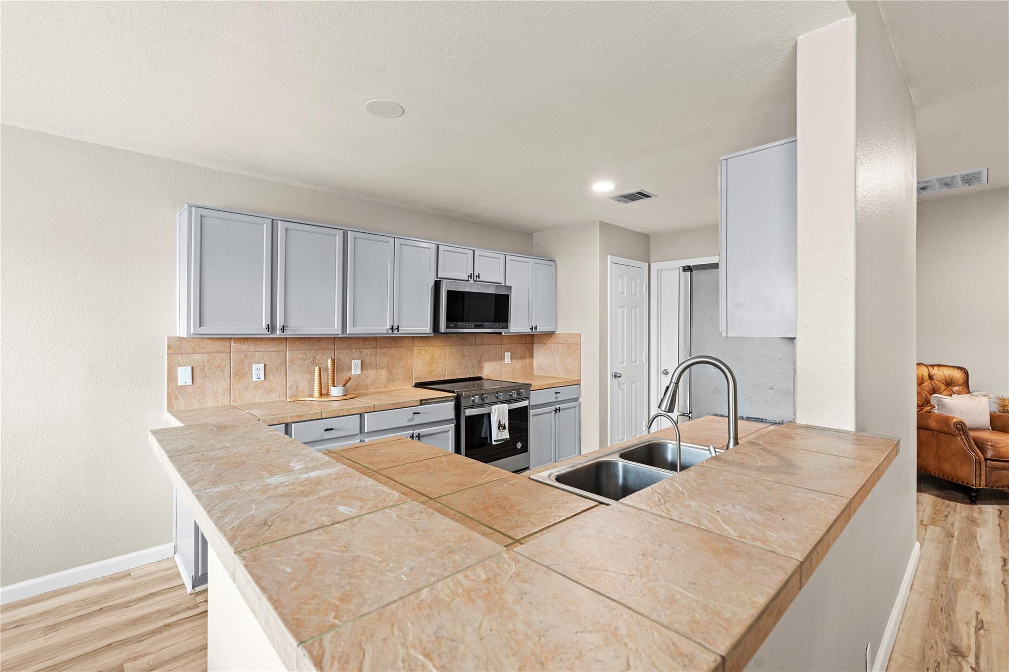 292 Spruce Dr, Kyle, TX 78640