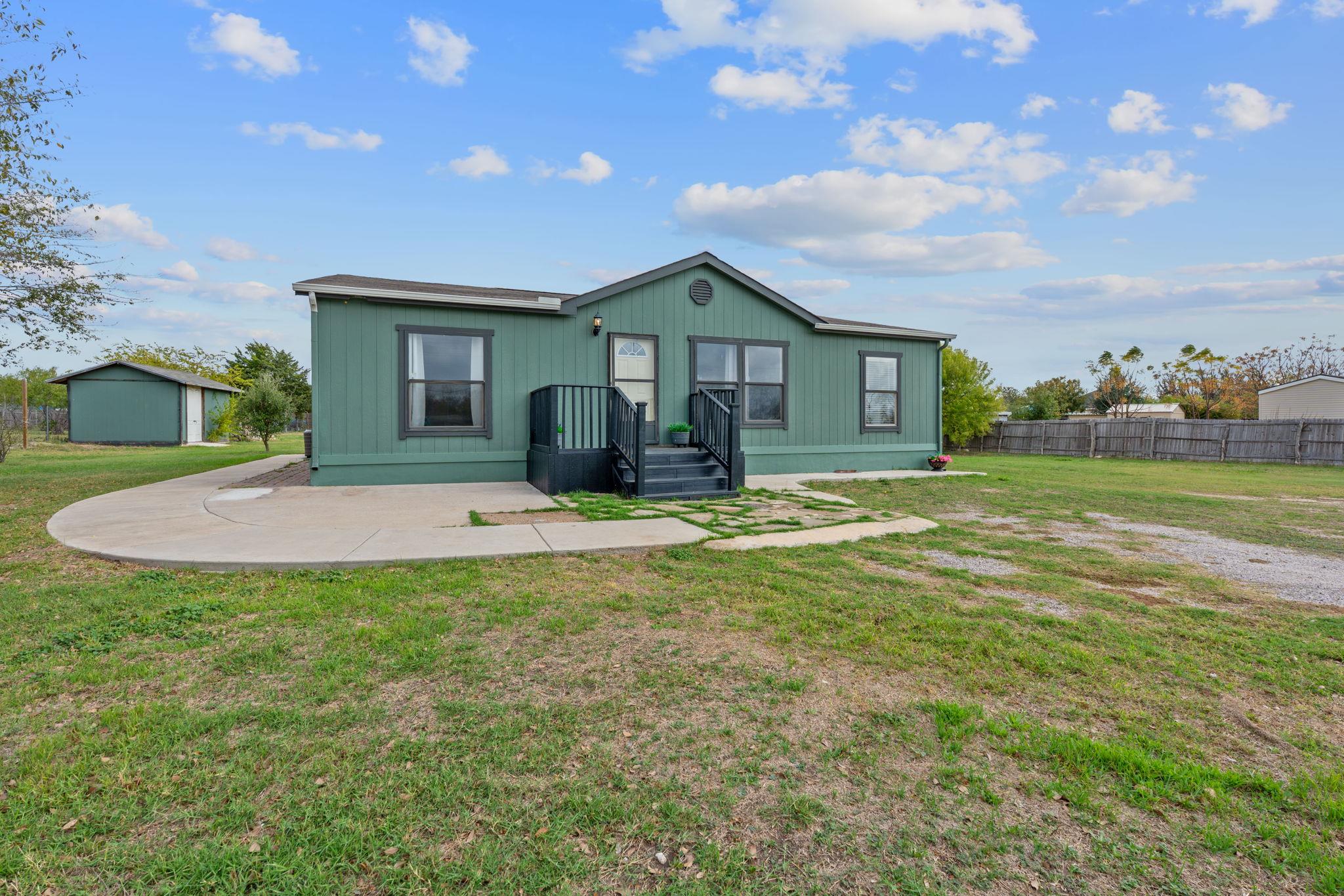 128 Monterrey Hills Dr, Del Valle, TX 78617