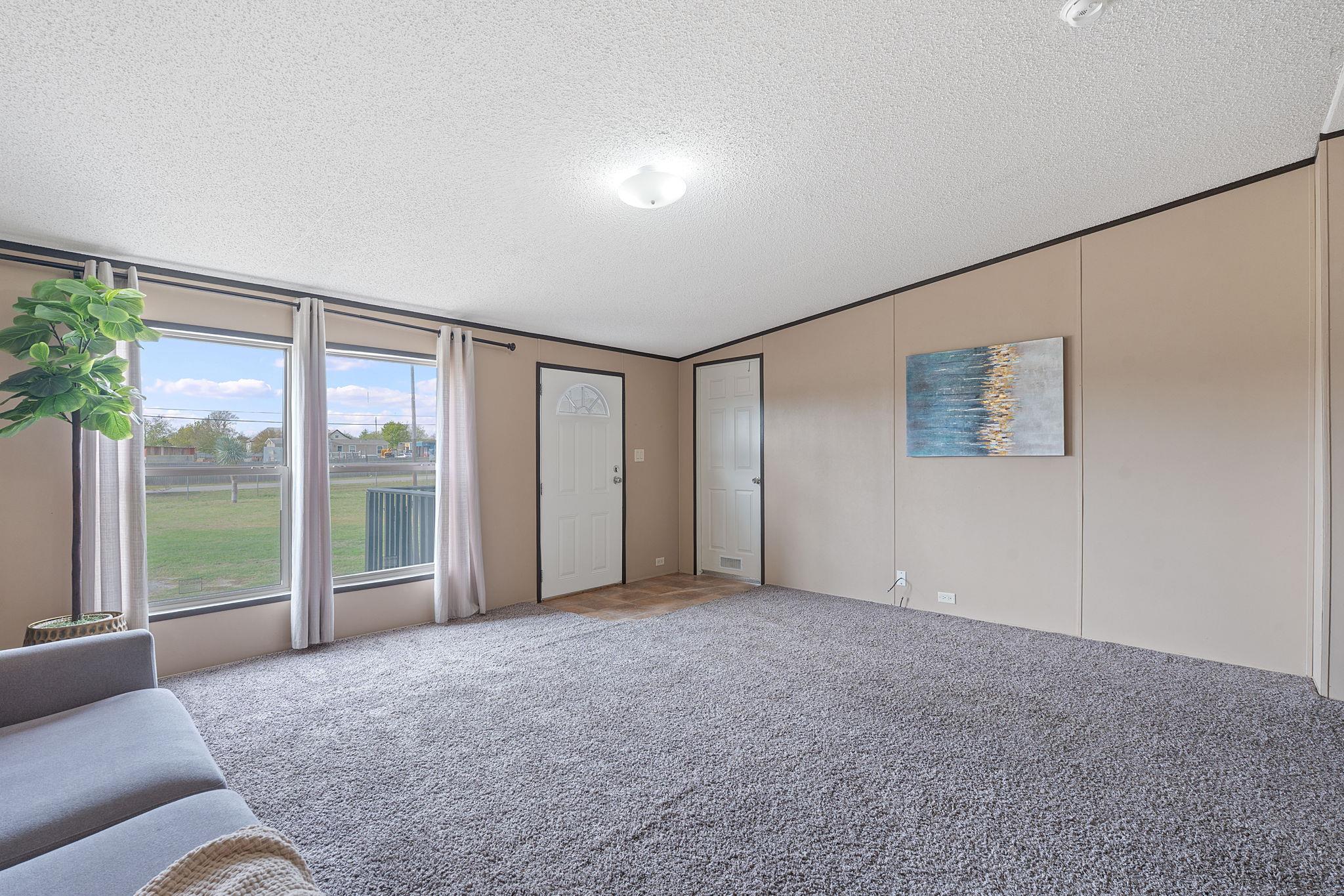 128 Monterrey Hills Dr, Del Valle, TX 78617