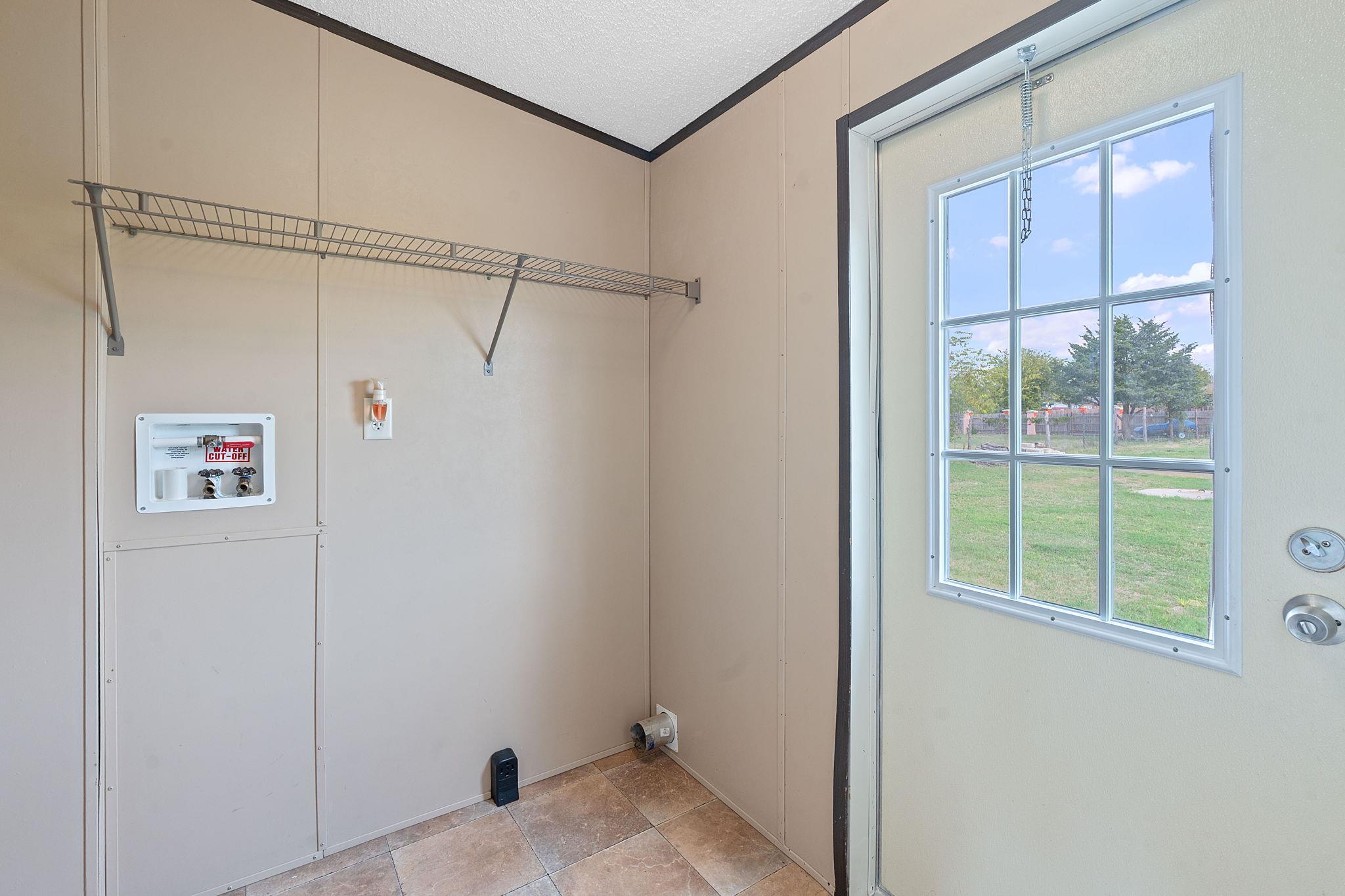 128 Monterrey Hills Dr, Del Valle, TX 78617