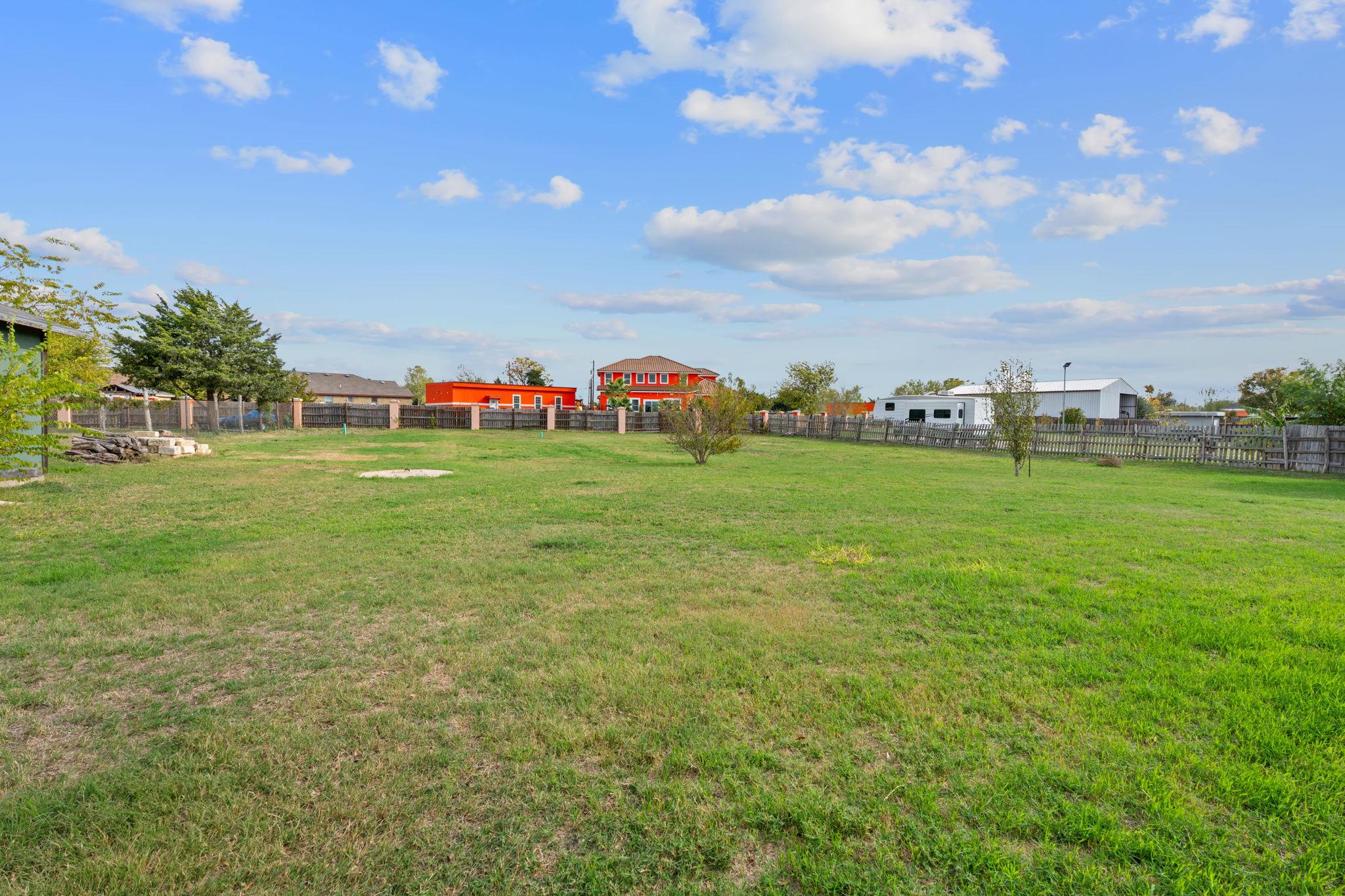 128 Monterrey Hills Dr, Del Valle, TX 78617